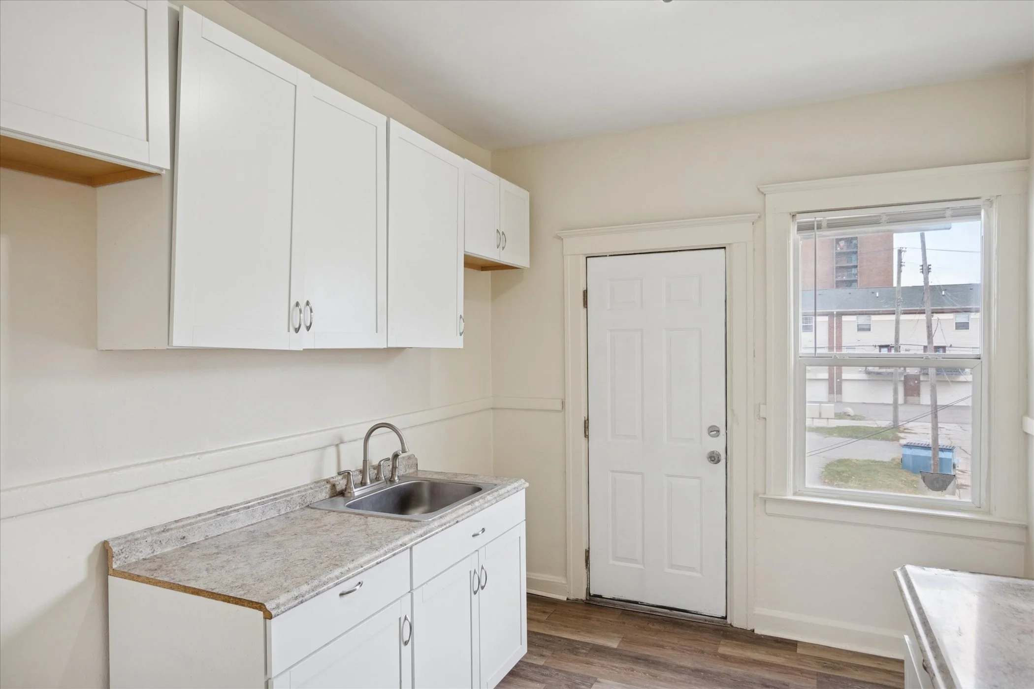 09-3826 Vermont St _3 kitchen.jpg