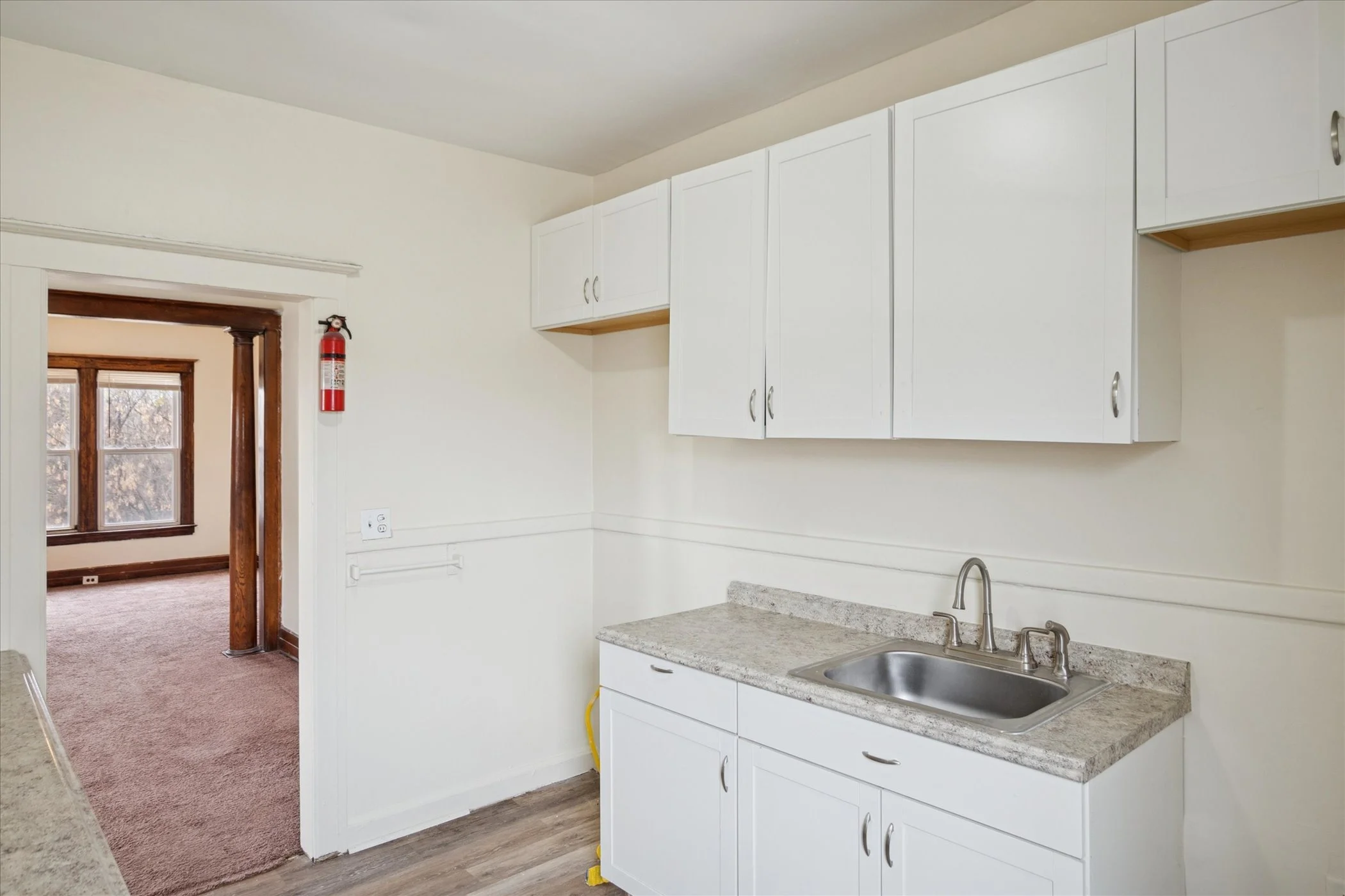 11-3826 Vermont St _3 kithen.jpg