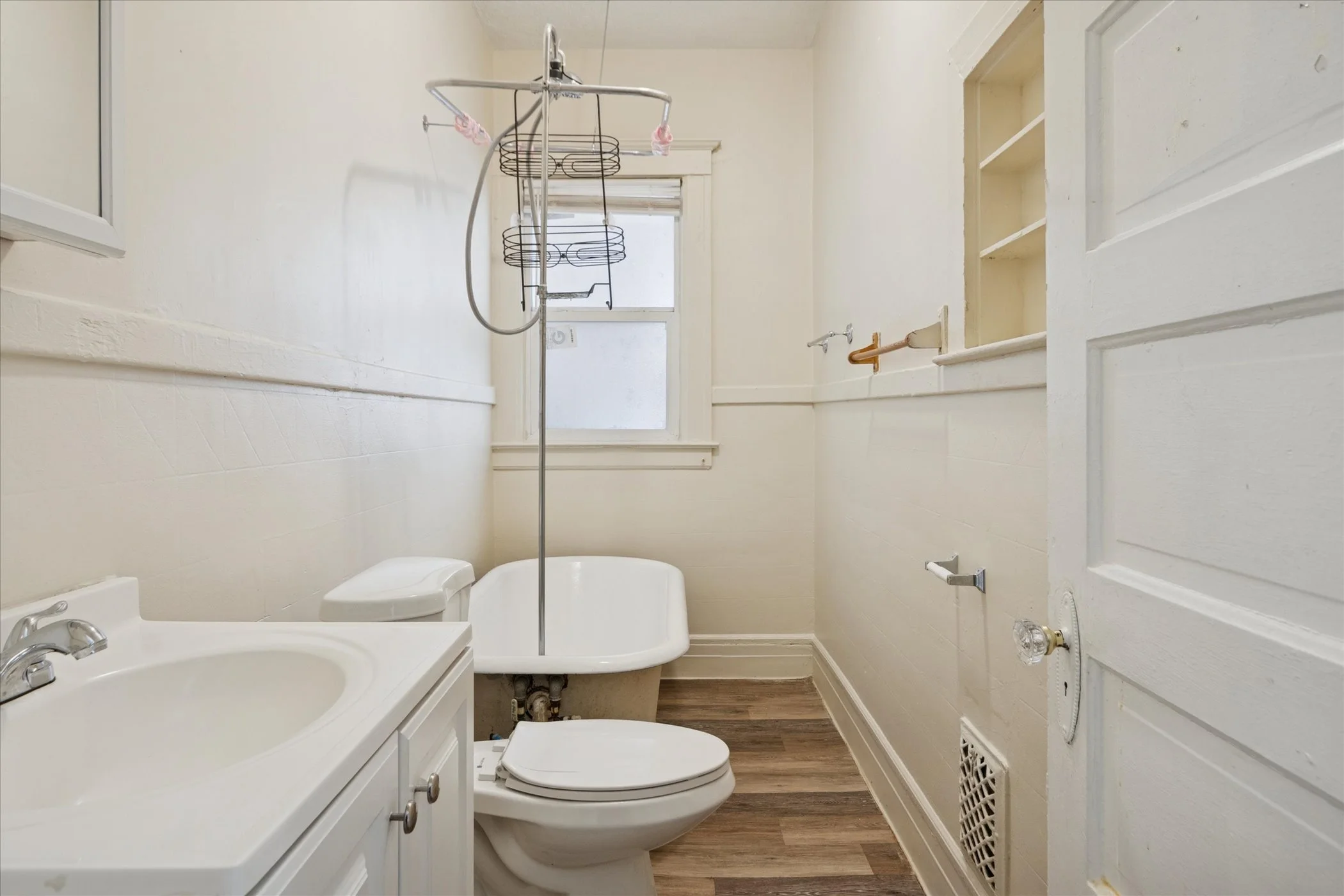 14-3826 Vermont St _3 bathroom.jpg