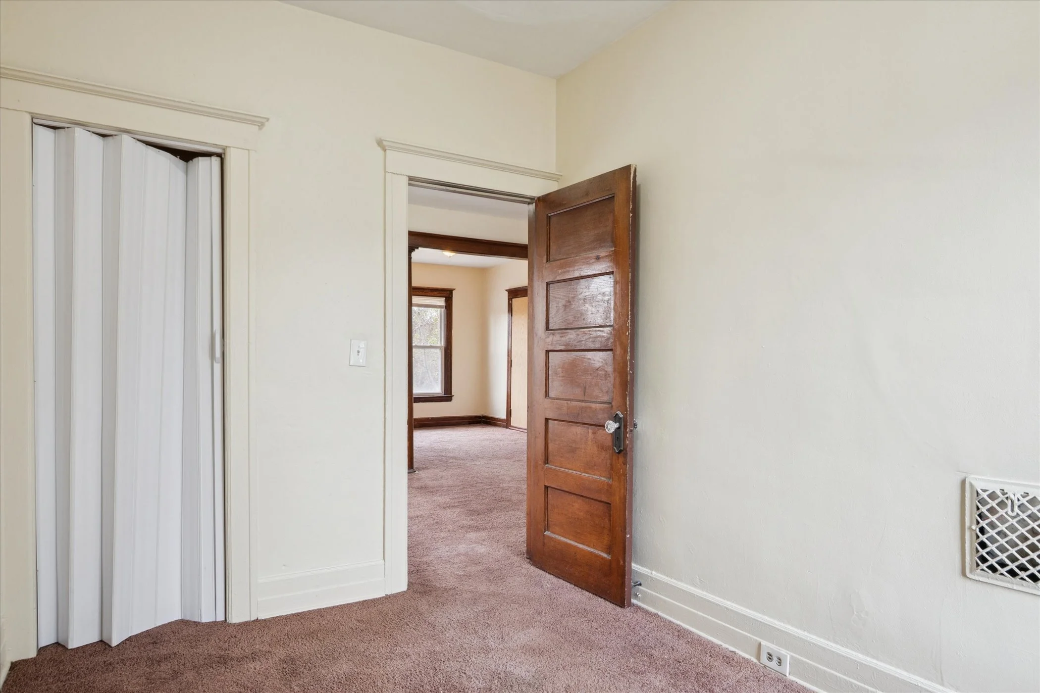 23-3826 Vermont St _3 bedroom.jpg