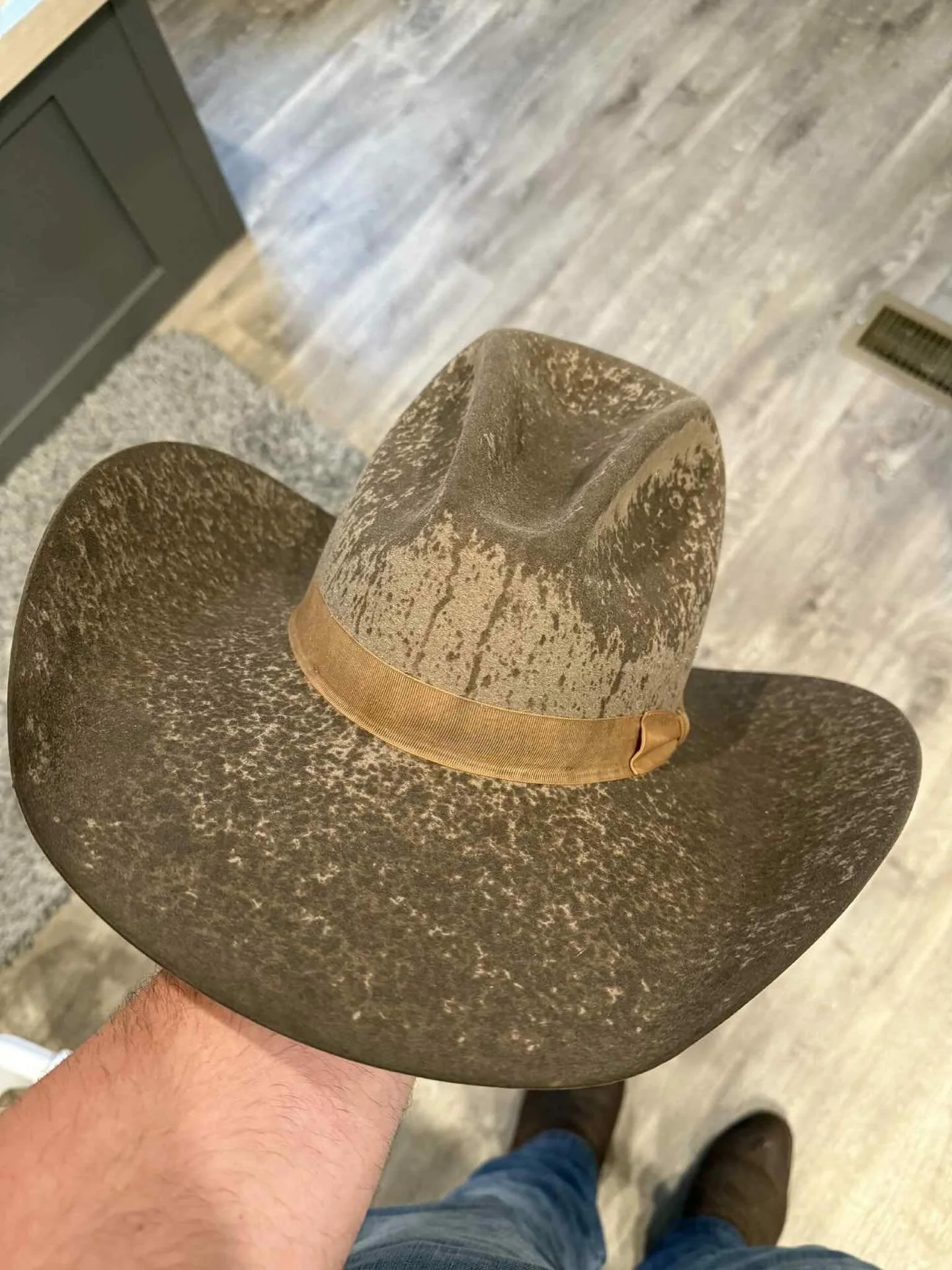 From a customer in Kentucky! He said his head was bone dry! That&rsquo;s the pure beaver for ya! The pure beaver will hold to any of the elements your throw at it! This hat is a pure beaver belly in natural. Have a great day!
www.marshcustomhats.com