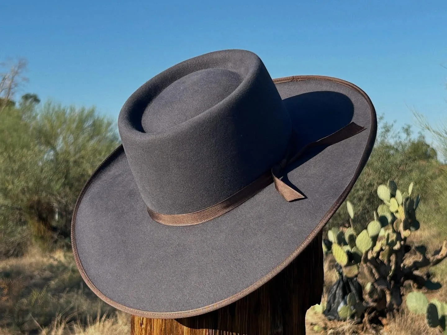 Hope everyone is having a great Saturday! Here is a little closer look at the pure nutria hat I posted in the a couple days ago. I really can&rsquo;t be happier with the color, the shape, and the furs locked up really well, so it will hold shape if i