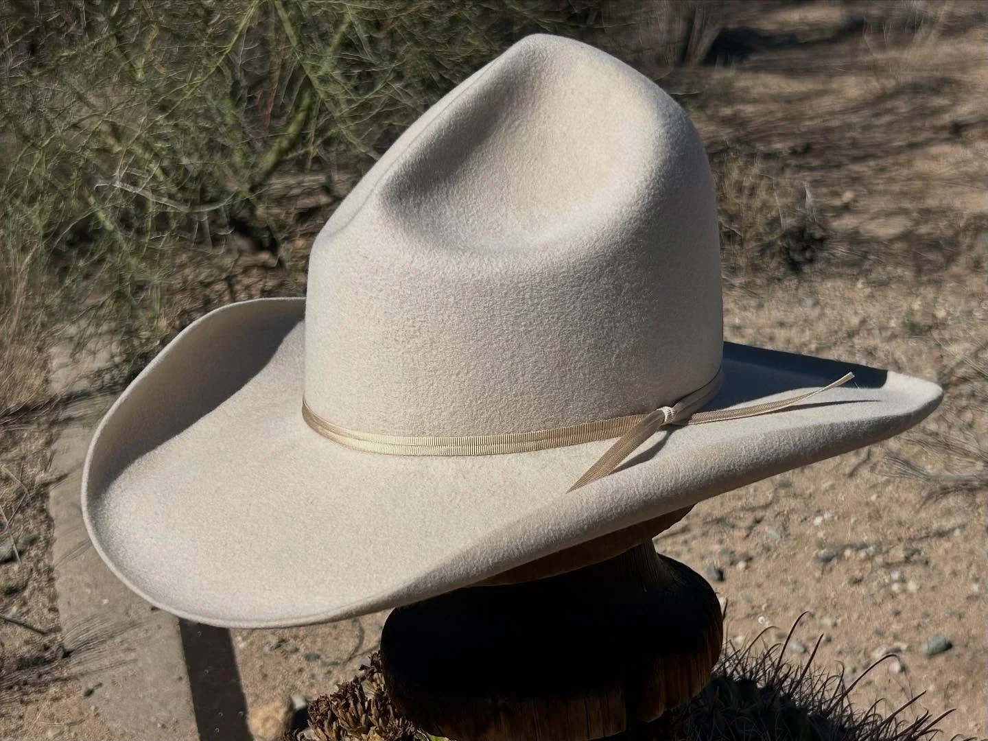 Here is a closer look at the bone white I posted yesterday. Sometimes it&rsquo;s hard to see hat in the videos, so I like to give a different look. This hat is a 4 inch brim with hand rolls and is inspired by by the hat Tom Selleck wears in the 1997 