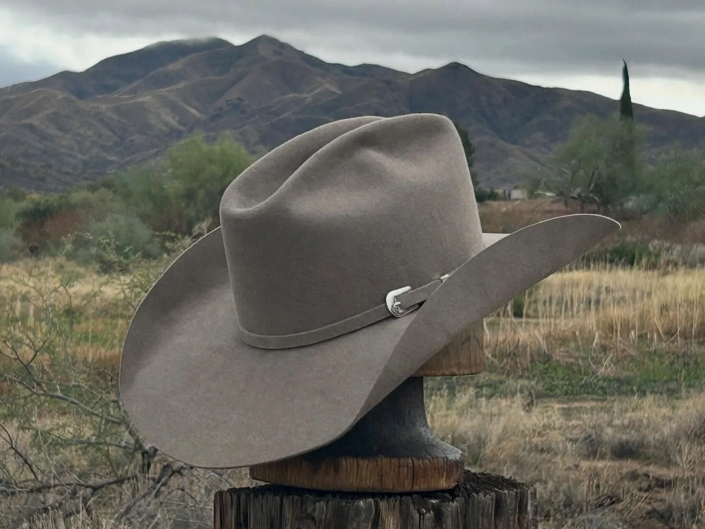 &ldquo;Oh the weather outside is weather&hellip;&rdquo; ha ha We got a little rain here for Christmas in Arizona and this pure beaver natural in belly really looks nice with the colors of the landscape. This hat has the cutter bumps on the side to he