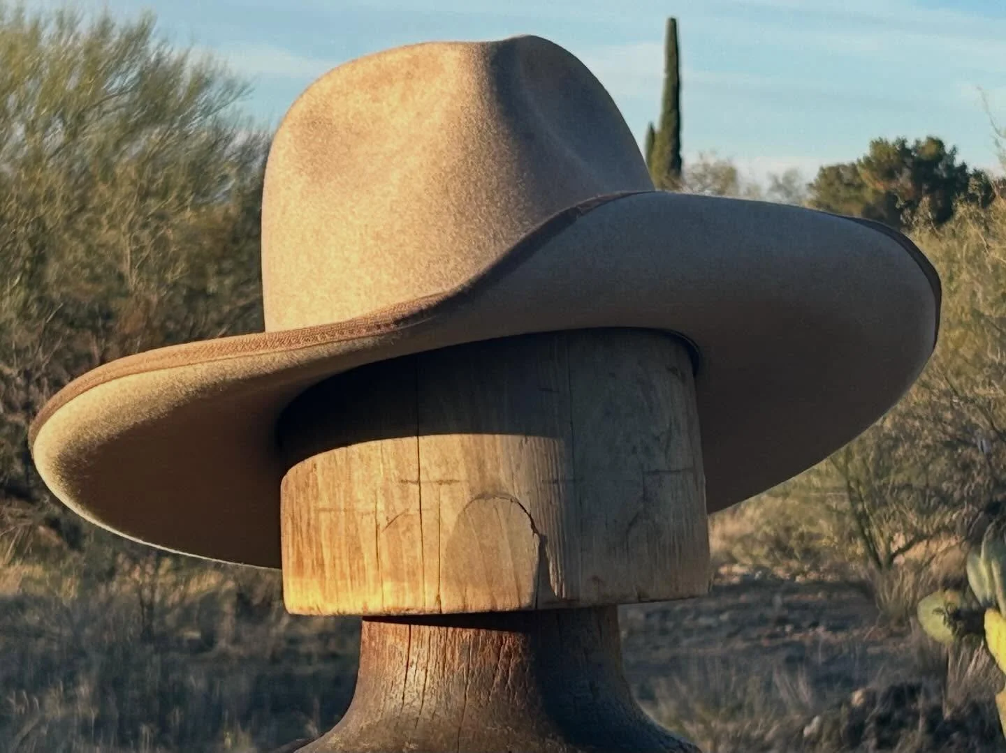 Hope everyone had a great weekend! Exctied to post some still photos of the hat in the video I posted a few days ago. Sometimes it&rsquo;s hard to see and really look at the hat when the videos go pretty quick. This pure beaver natural is heading dow