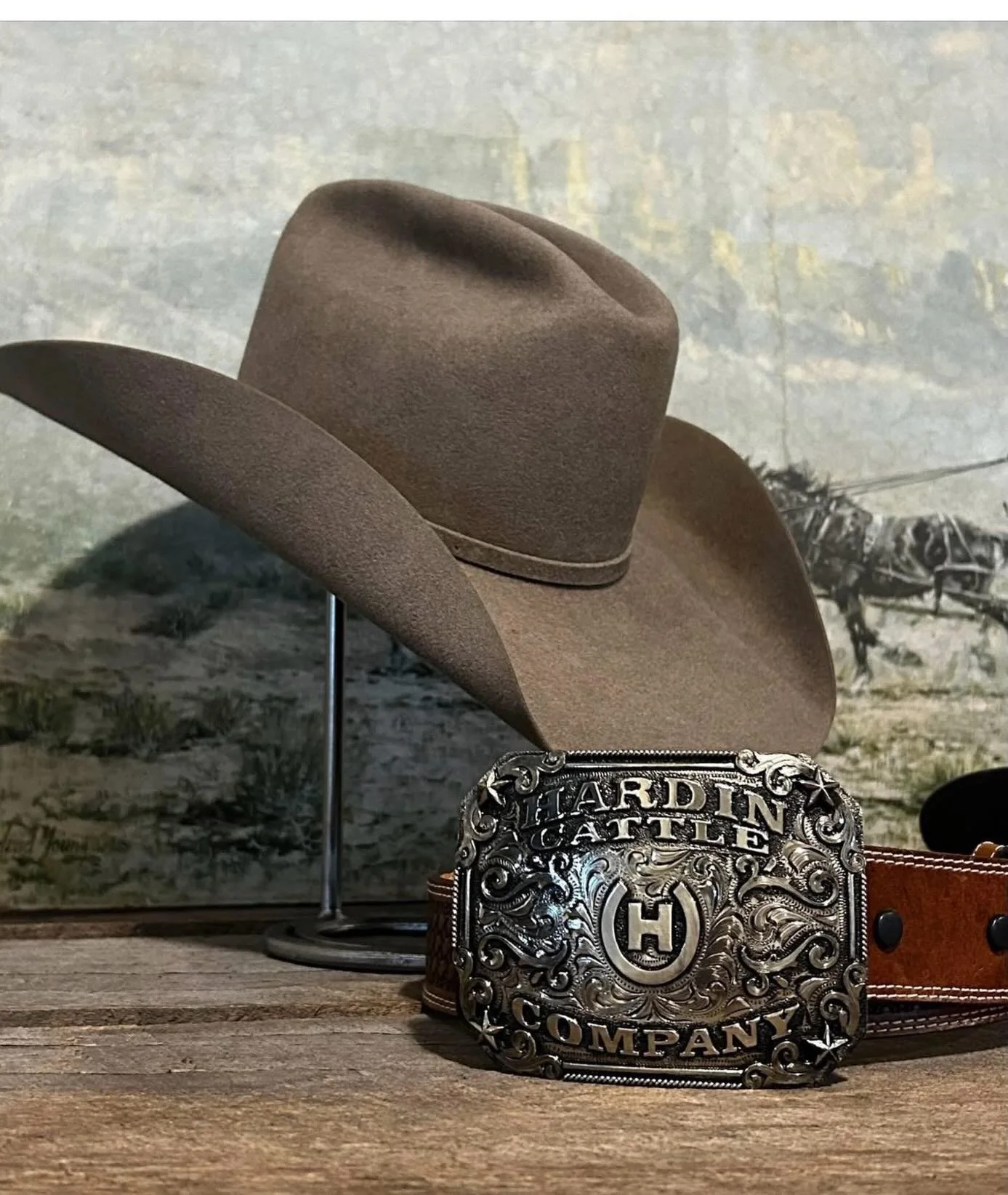 Really nice photo from a customer who just received their pure beaver in belly natural. The belly natural is a little darker than the standard pure beaver, at least the last few batches have been anyway! This hat is a cattleman crease on top with a 4