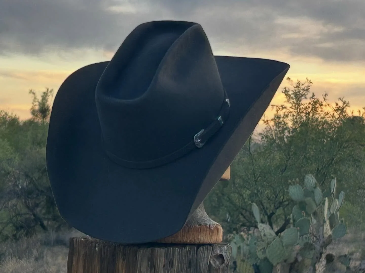 Arizona sunsets hardly ever disappoint! This pure beaver in dark grey looks sharp against the colors of the sun, and will no doubt be its last like it, as it&rsquo;s on its way to Ohio! The Canadian crease on topis always pleasing to the eye, and sit