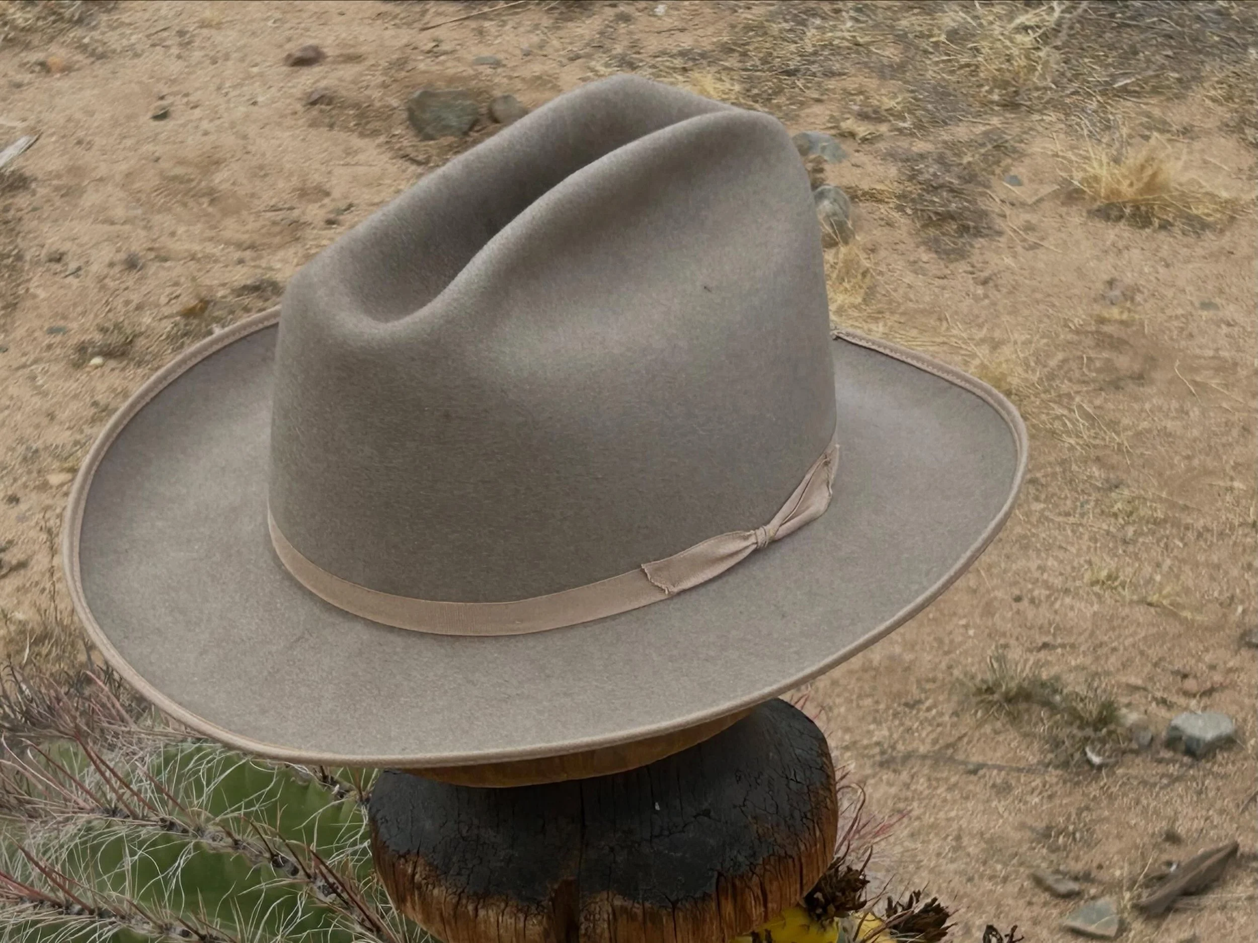 Hope everyone is having a great week so far! Excited to show everyone this Marsh version of a Stetson Open Road. We went with a 2 3/4 inch flanged brim with bound edge, and the lighter ribbon reminds me of a Stetson from the early 1900s. This hat is 