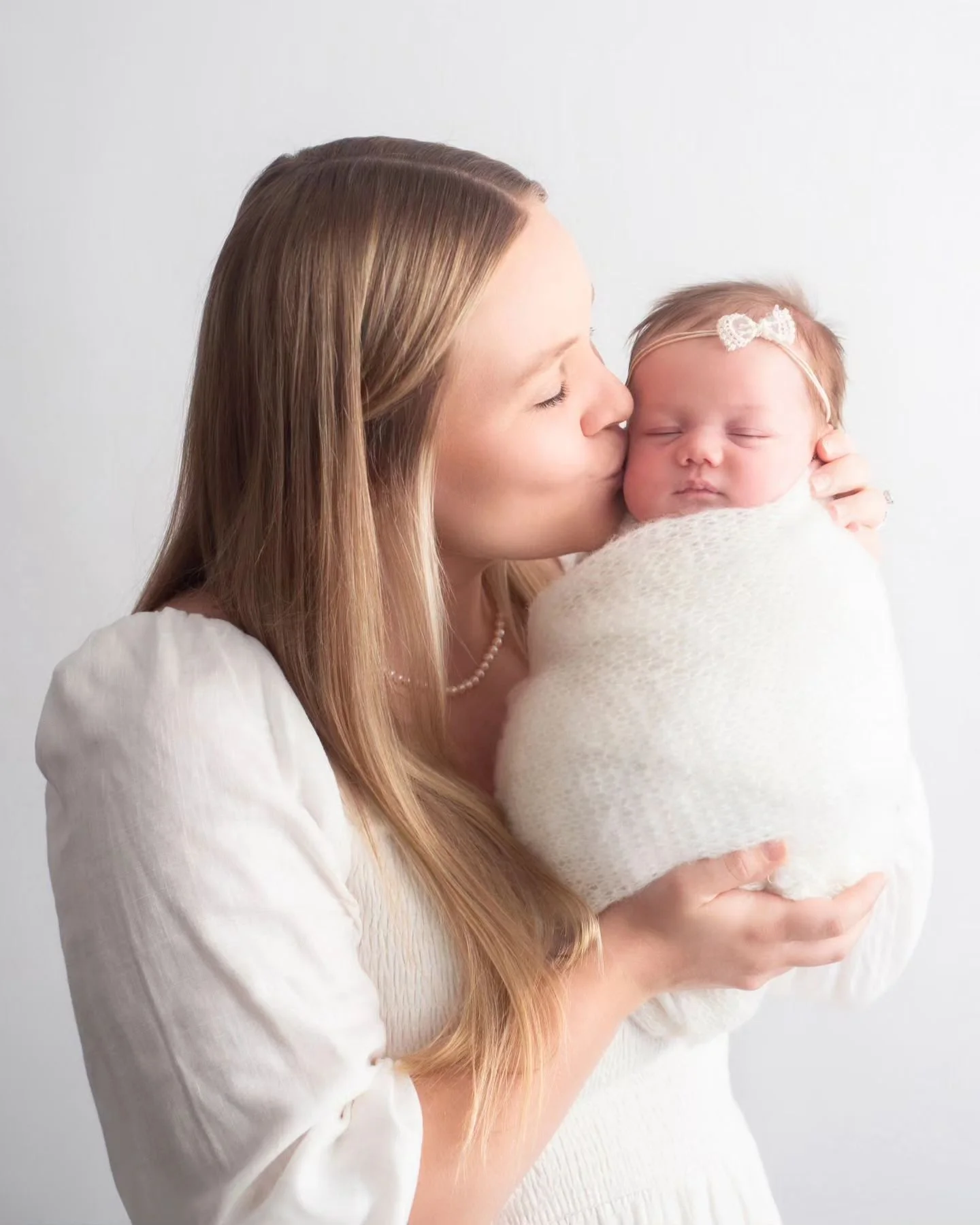 Sneak peek for this beautiful mama 💕 #mccarrelphoto #newborn #simplychildren #childphotographer #celebrate_childhood #familyphotographer #newbornphotographer #babyphotographer #thebabyyears #crystallakephotographer