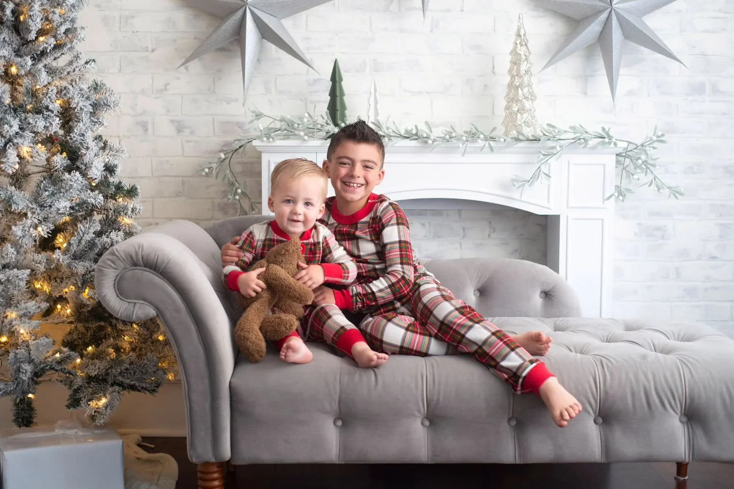 I am so very much in the holiday spirit this year 🥰 all minis have been delivered, I'm on track to have my whole backlog of sessions delivered by Thanksgiving, I'm feeling caught up for the first time in years, and I get to focus on spending time w 