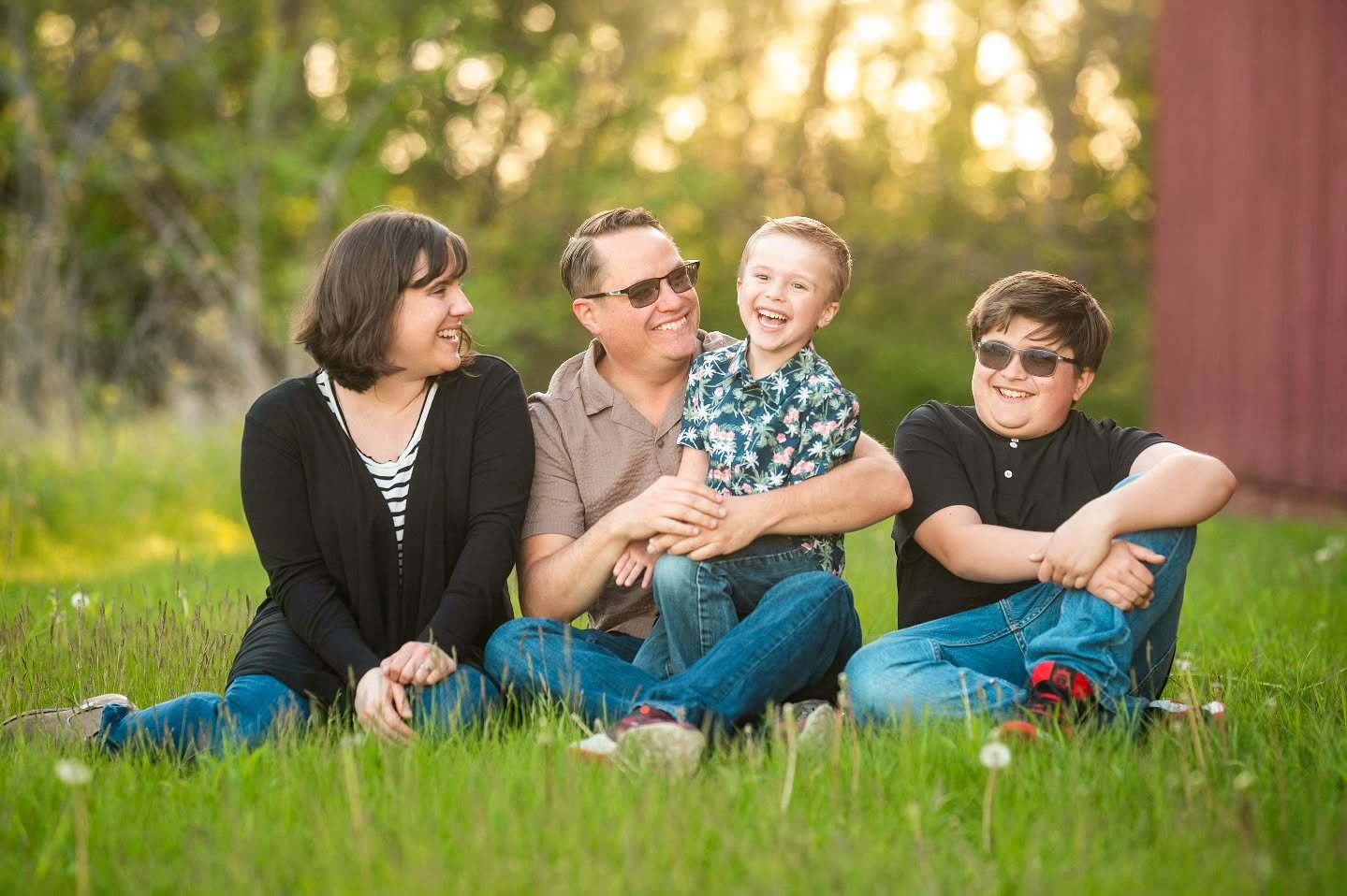 Now that the weather is nice it's time to get those outdoor family photos scheduled! Im booked up for spring but still have some summer and plenty of fall openings 📸 Hmu! #familyphotographer #crystallakephotographer #mccarrelphoto