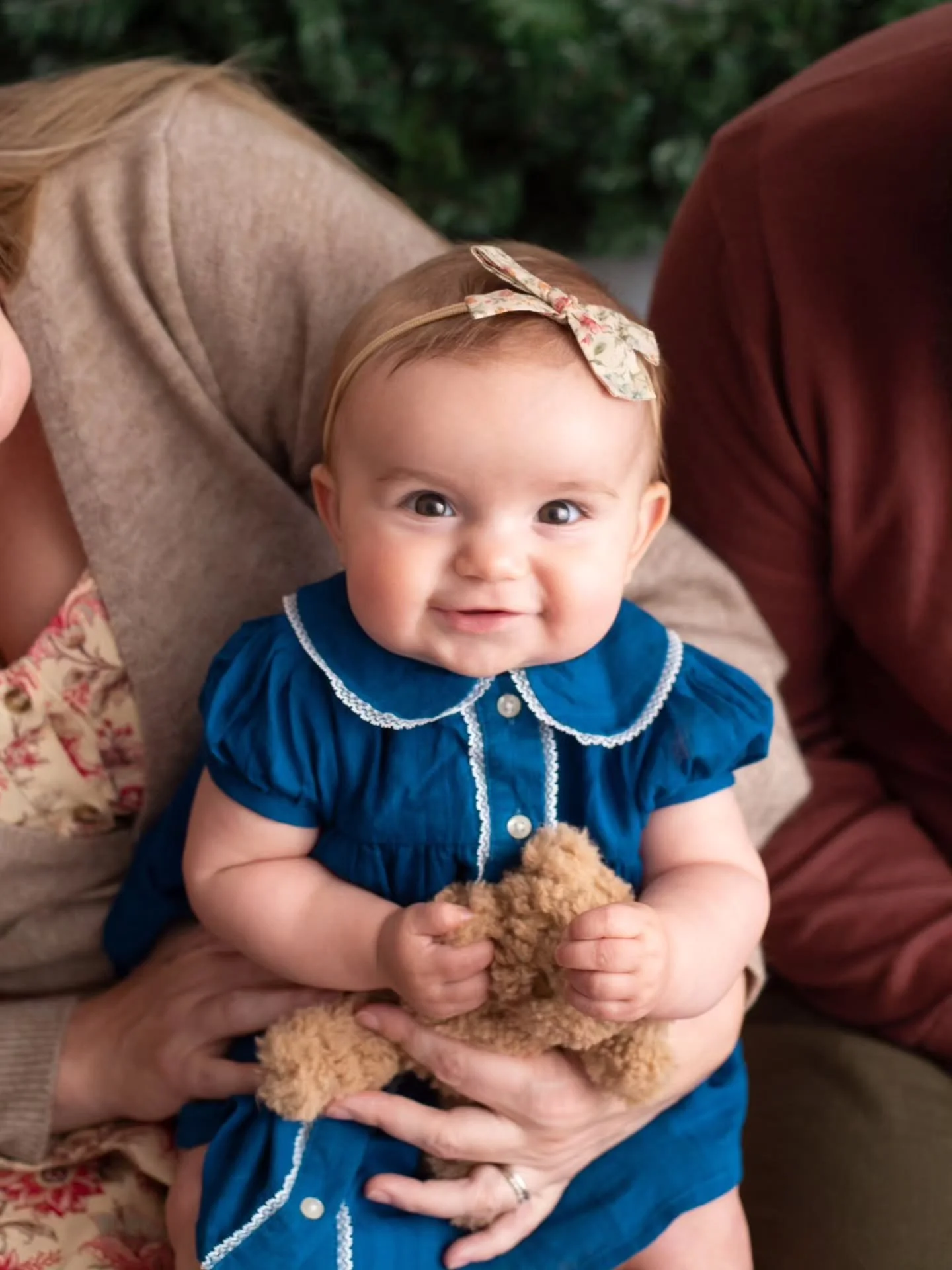 All holiday minis will be delivered tomorrow or Wednesday at the latest! Thanks for your patience, everyone! And thanks for once again making my season so merry and bright! Love you all!