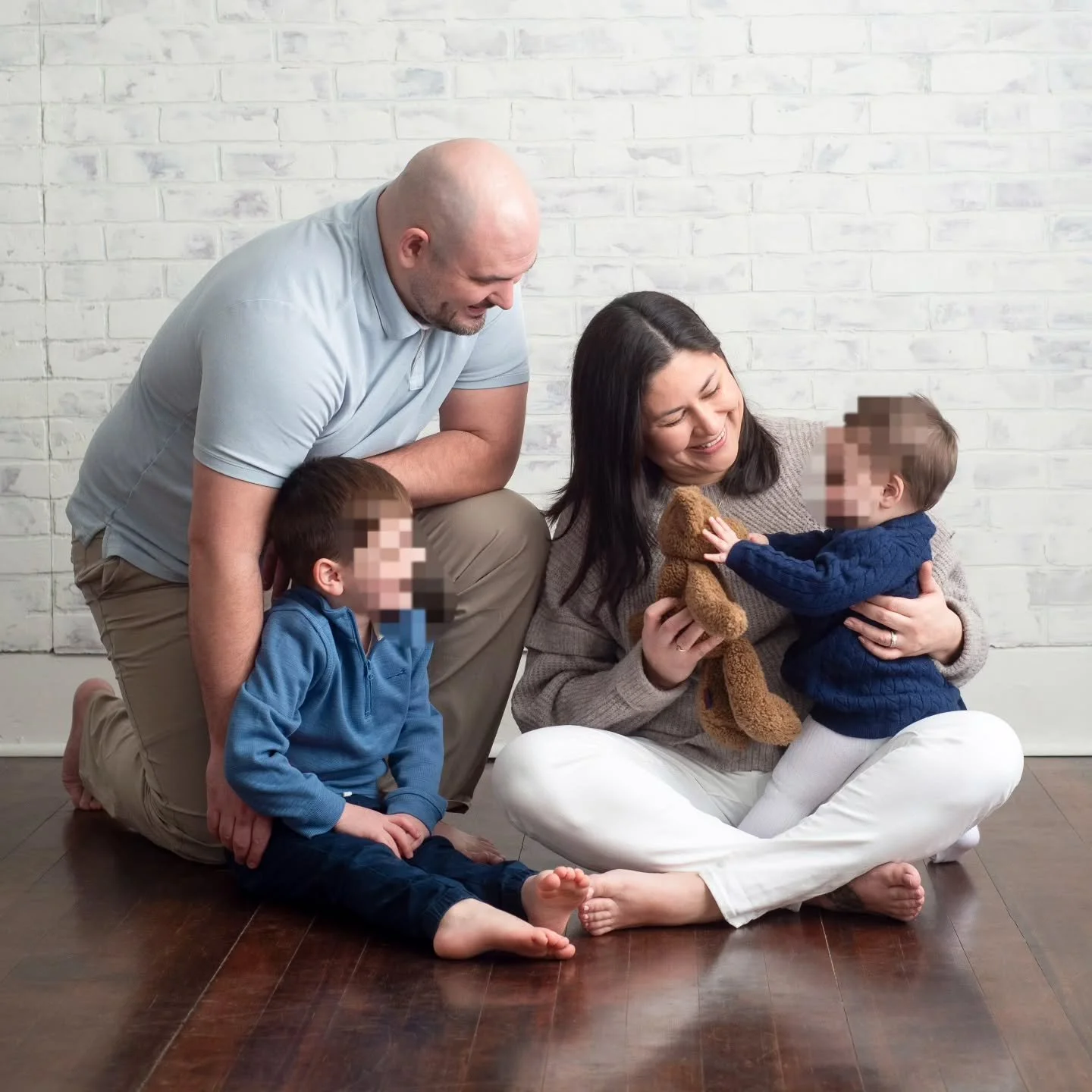 Lindsey you have mail! 💌 Hope you love your family pics as much as I do!