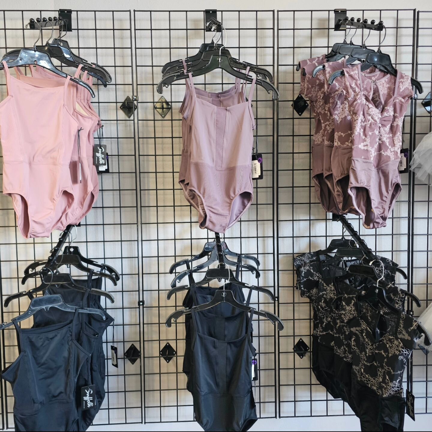 New adult fashion from @suffolkdance 🩷

We are adoring the dusty rose colors of thus springs fashion wear😍

Matching skirts are available too!!

#NMDancewear #dance #dancewear
#ballet #jazz #flamenco #tap #hiphop #contemporary #newmexicodancewear #