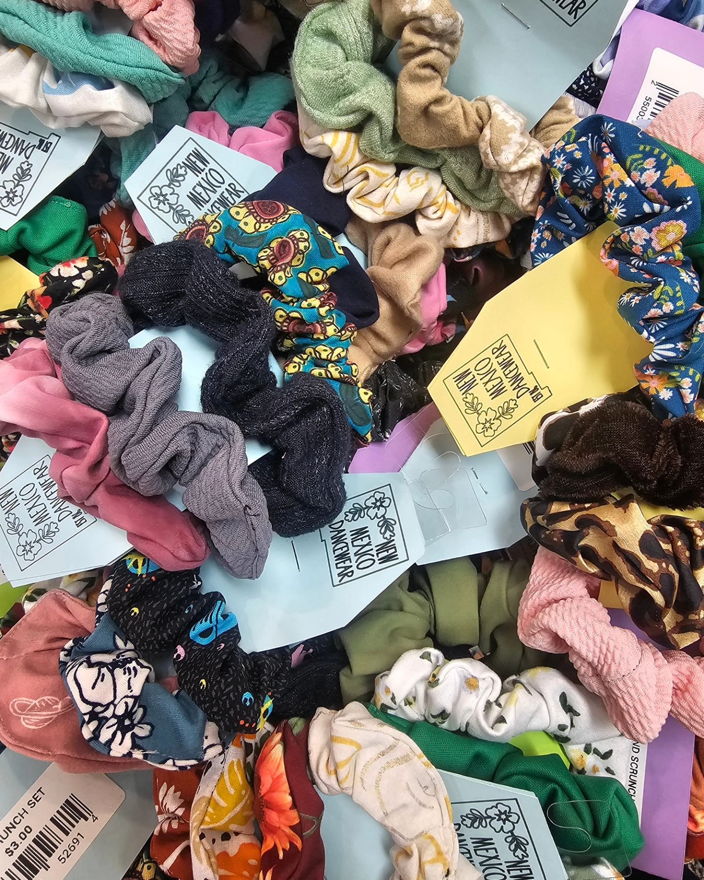 Have you seen our scrunchie sets? 🤔

They come in a wide variety of colors, patterns, and fabrics! 🌈
Made from recycled fabric ♻️
3 scrunchies for $3 💵
Eligible for shipping! 📦

#NMDancewear #dance #dancewear
#ballet #jazz #flamenco #tap #hiphop 