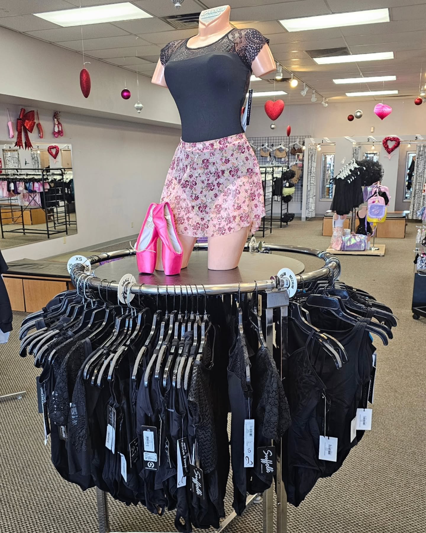 So much new adult fashion has rolled in this week! 🩷🥳

 @suffolkdance @danznmotionus @sodancausa @eurotarddancewear 

#NMDancewear #dance #dancewear
#ballet #jazz #flamenco #tap #hiphop #contemporary #newmexicodancewear #newmexicodance #nmdance