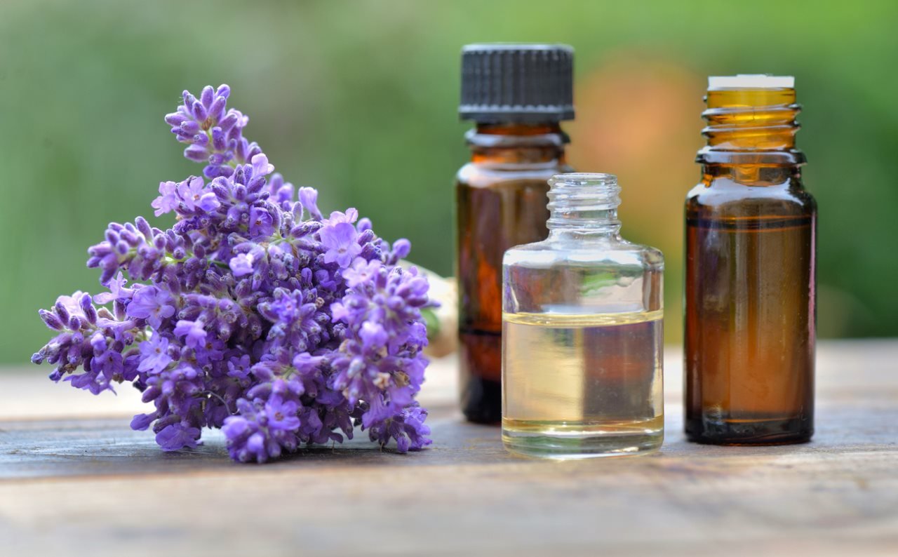 Essential Oils vs. Carrier Oils: Choosing the Right Blend for Massage ...