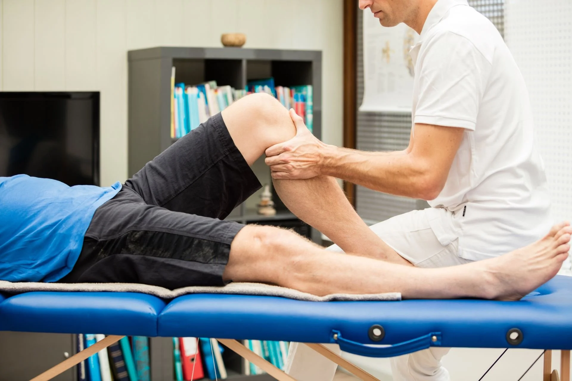 Best Massage After Knee Replacement: Ultimate Guide to Recovery Best Massage After Knee Replacement: Ultimate Guide to Recovery - Performing+the+anterior+drawer+test+in+left+knee