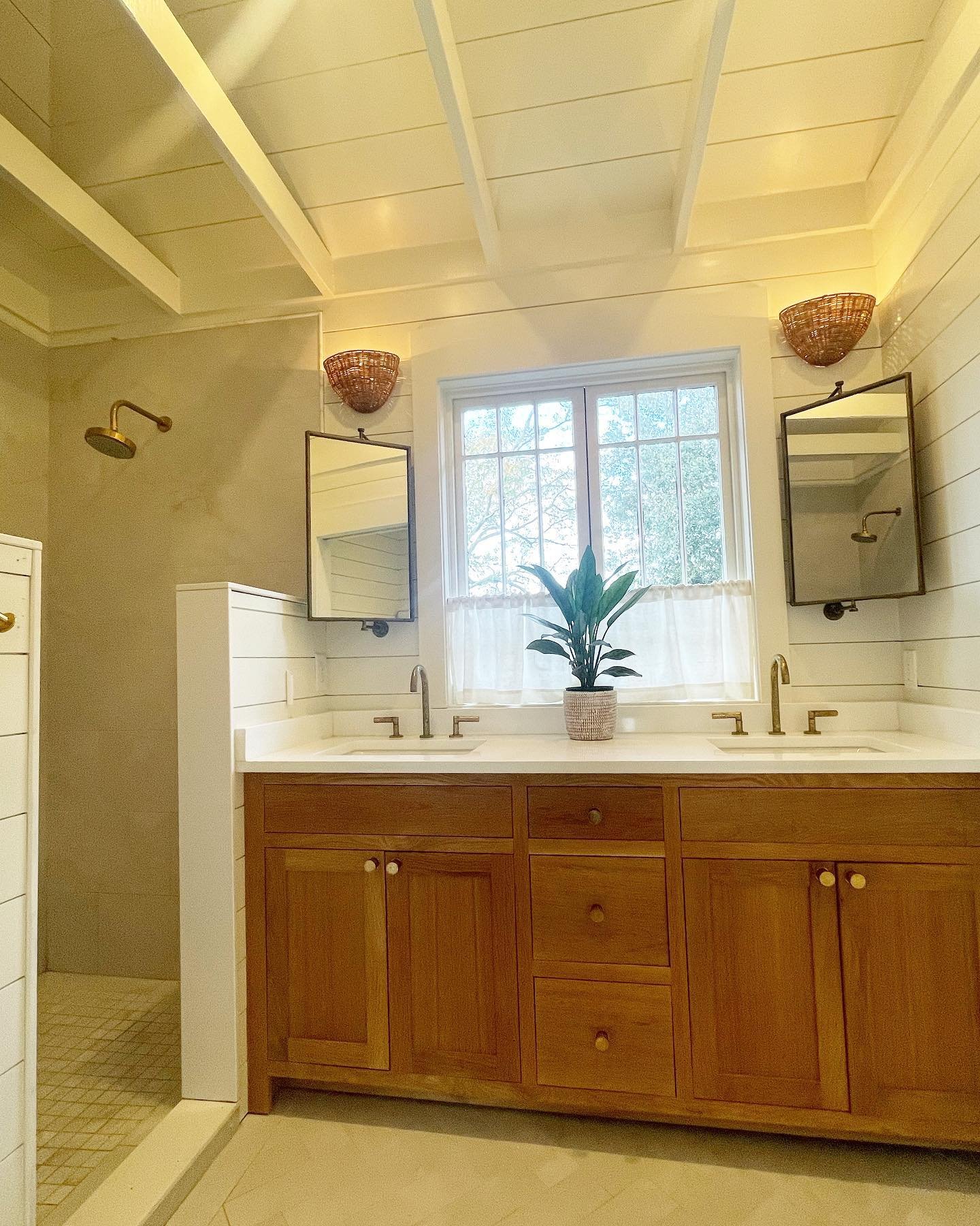 ☀️Cozy little bathroom by Hamilton Builders

.
.
.
.
.
.
.
.
.
.
.
.
.
#HamiltonBuildersSC #HamiltonBuildersCHS 
#CharlestonConstruction #CharlestonRenovation #CharlestonBuilders#CharlestonHomeImprovement#CharlestonRemodeling #CharlestonDesignBuild #