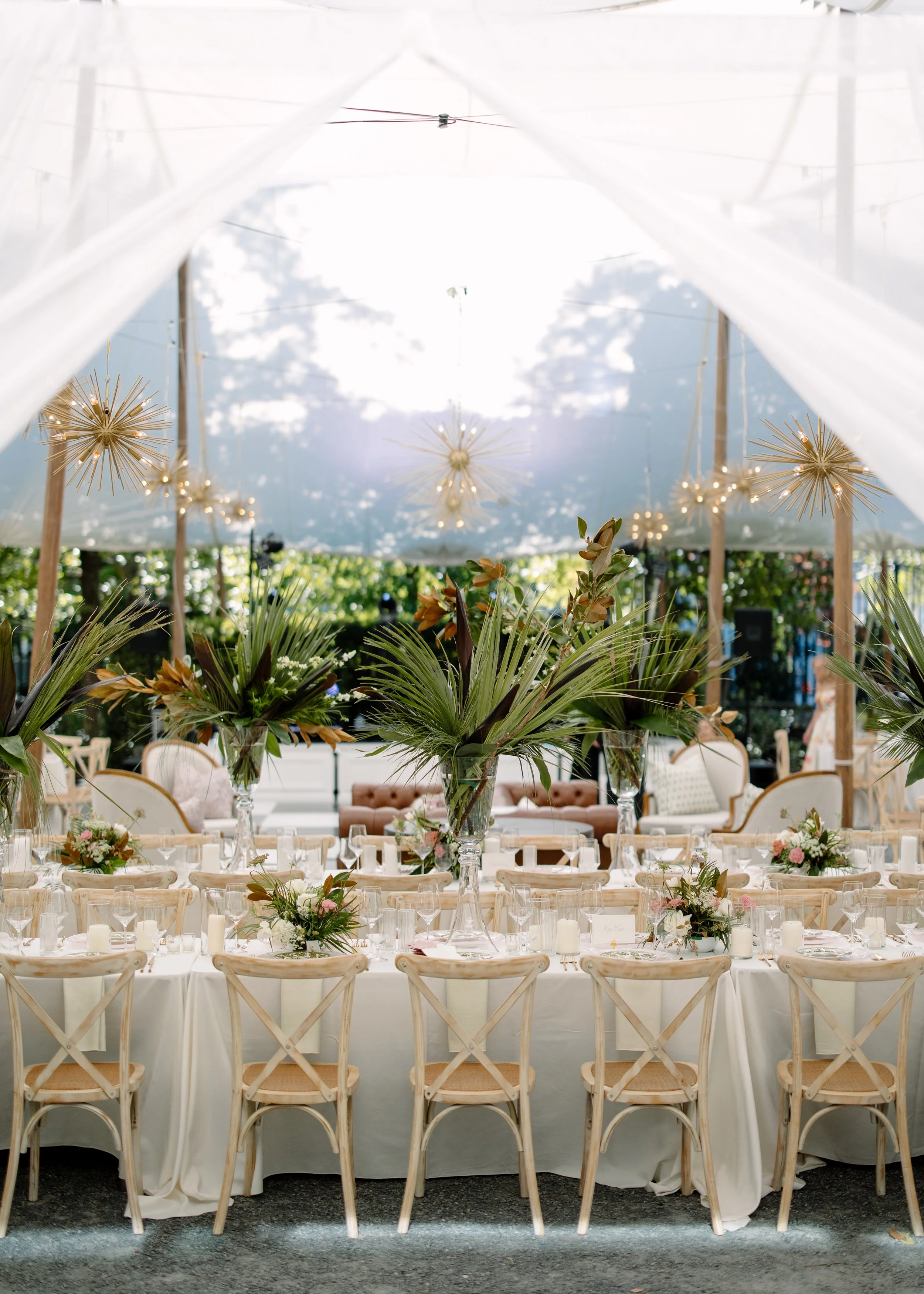 Annie + Geoff | Photographer: Janelle Putrich | Florals: Petal & Peach | Venue: The Gibbes Museum of Art 