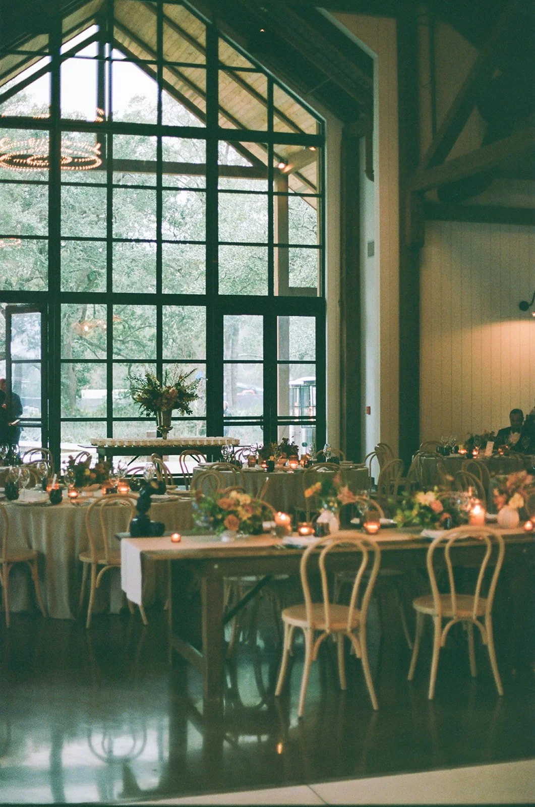 Raven + Alex | Photographer: Jennifer Austin | Florals: The Bearded Florist | Venue: The Dunlin
