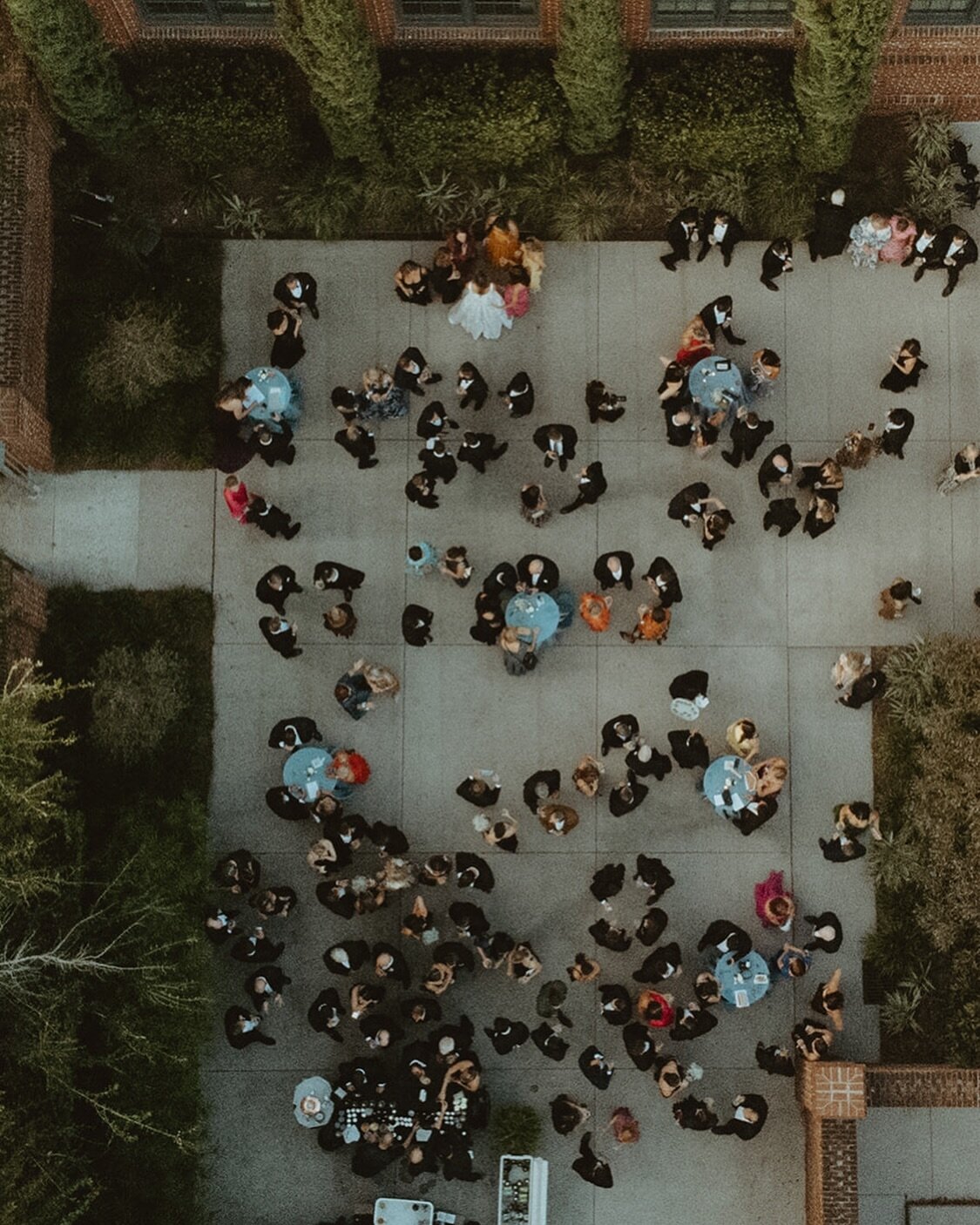 a little birds eye view of cocktail hour 🥂 can you spot the bride?! 👀

📸: @nmicklephotography 

#weddingreception #cocktailhour #wedding #weddings #charleston #cedarroom #cedarroomwedding #charlestonweddingplanners