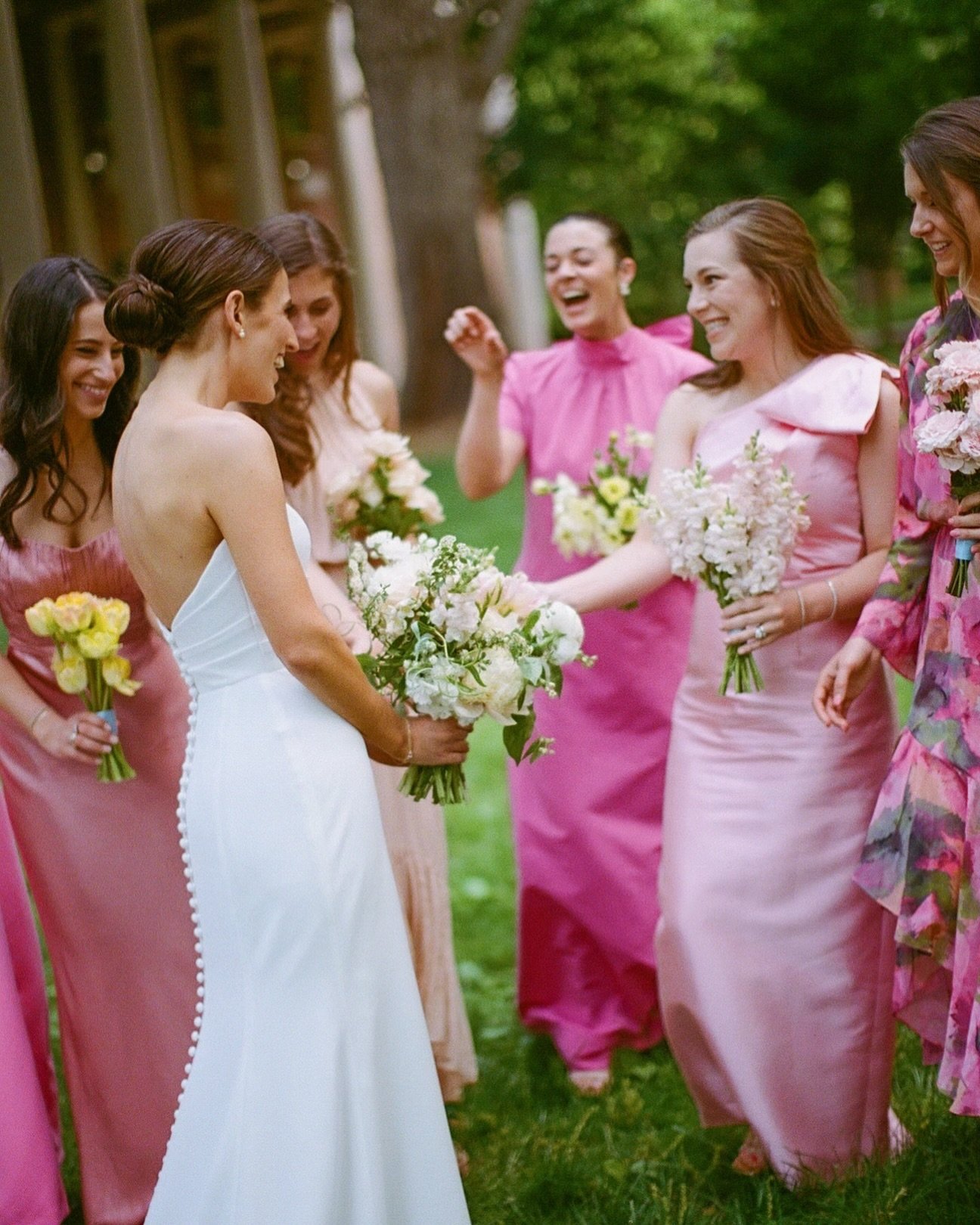 &ldquo;look how cute that sweet pea in your bouquet is!!!&rdquo; - me, as a bridesmaid 🤣🩷 Kathryn, it was such an honor to stand by your side on your big day AND be your planning partner in this process (wouldn&rsquo;t have been possible without my