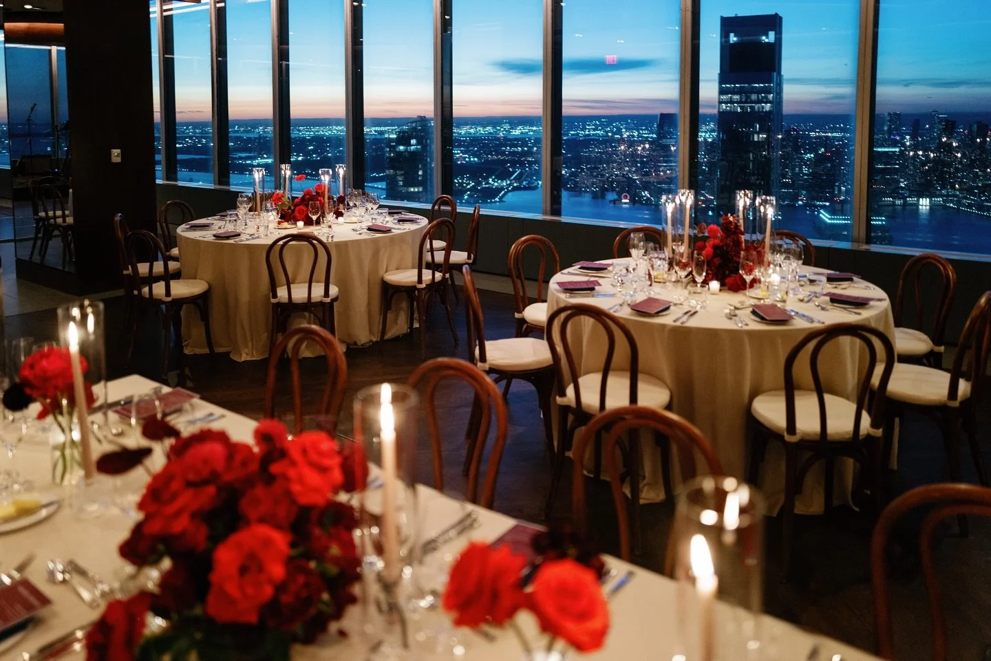 Designing for Malika &amp; Spencer&rsquo;s celebration at Manhatta was a true collaboration&hellip;blending modern city energy with personal sophistication and style

Drawing from their shared love of wine, books, and good food, we aimed to create an