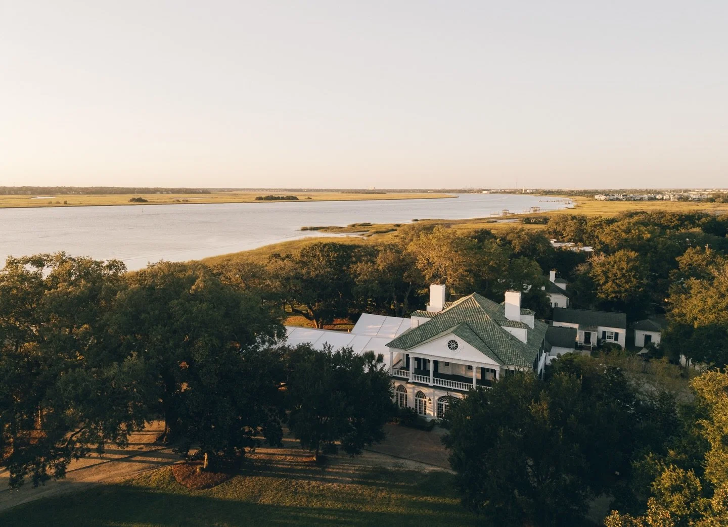 There&rsquo;s just something about this view 🤩 in honor of heading back to Lowndes Grove this weekend, it felt right to revisit Hayden &amp; Josh&rsquo;s celebration while we count down ✨

@pphgevents 
@georgiaandmicah 
@lightitup_sc 
@snyderevents 