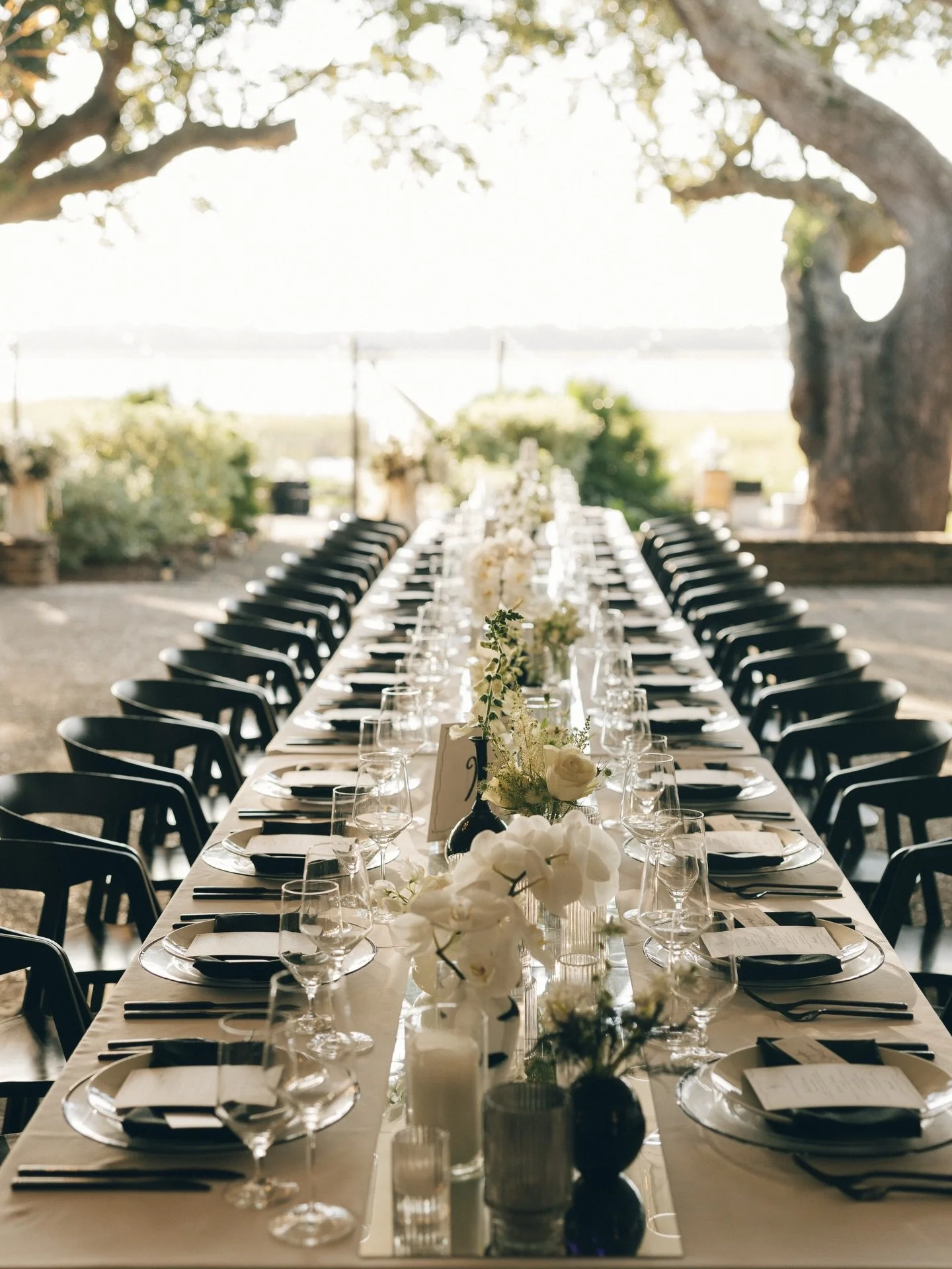 This one truly felt timeless and glamorous without feeling predictable ✨ still one we love to reminisce on

H + J at #lowndesgrove &bull; 9/21/24

@georgiaandmicah 
@bearded.florist 
@curatedeventscharleston 
@pphgevents 
@studio.ack 

&bull; &bull; 