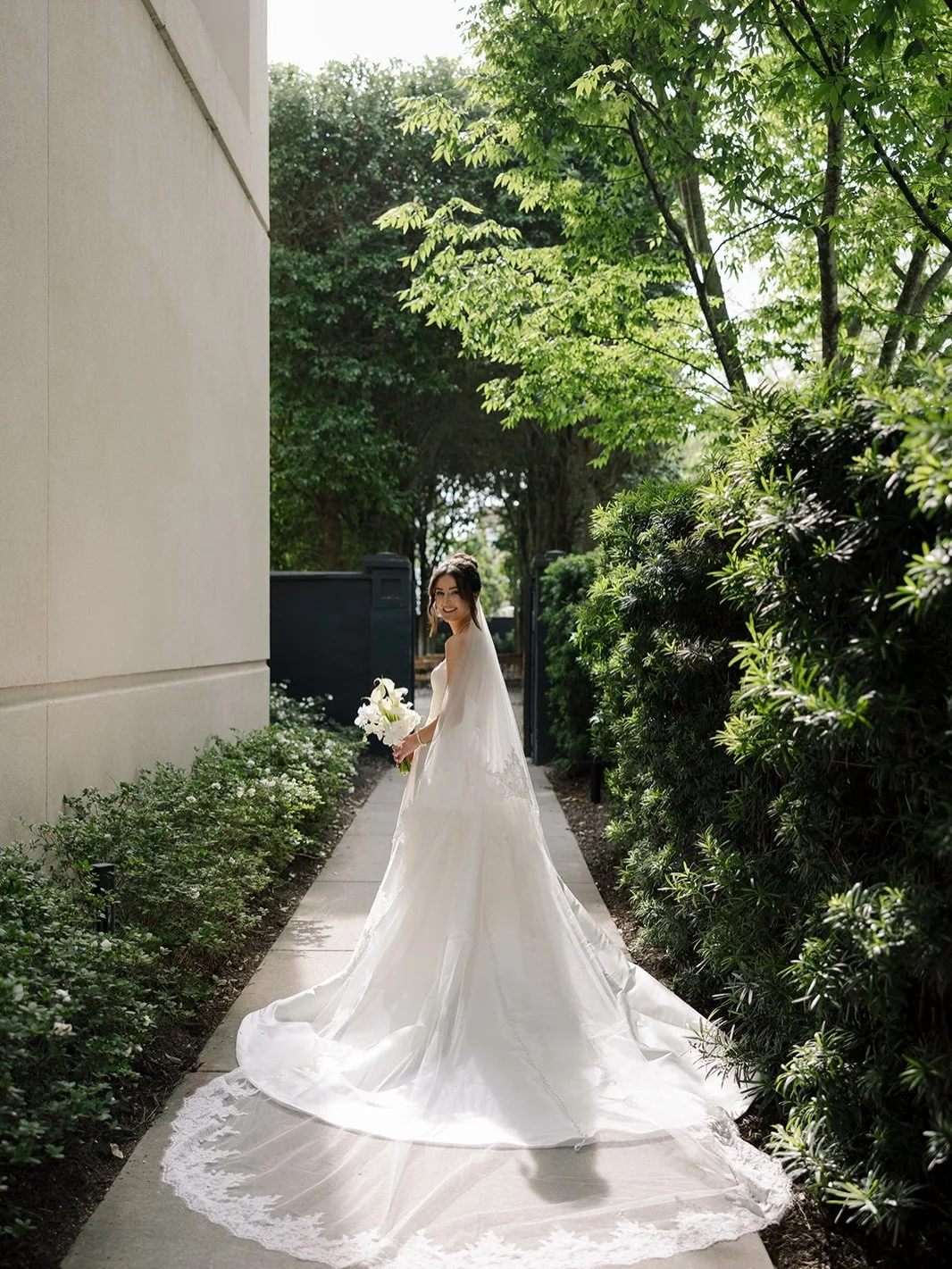 Celebrating Margaret &amp; Andrew at the gorgeous Gibbes Museum of Art 🤍 this whole weekend was filled with such joy, calmness, love, and small intentional details 🍃

and we got to collaborate with an amazing team:

@georgiaandmicah 
@gibbesmuseume