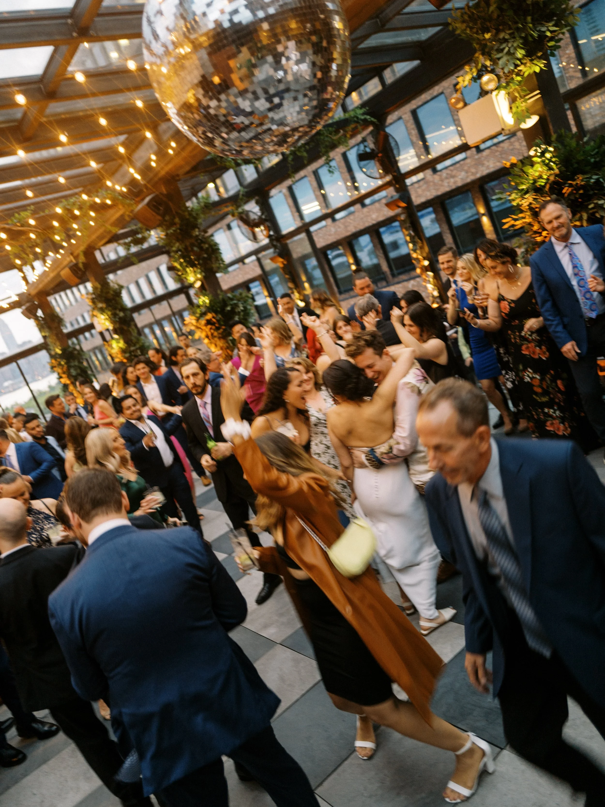 we&rsquo;re heading back to the magical corner of Wythe Avenue and N 12th this weekend 🌆🩷

it has us reminiscing on S + B&rsquo;s day from 3 whole years ago!! 🤯

@allisonhammondcreative 
@74_wythe 
@yellowbowflorals 
@adcateringandevents 

&bull; 