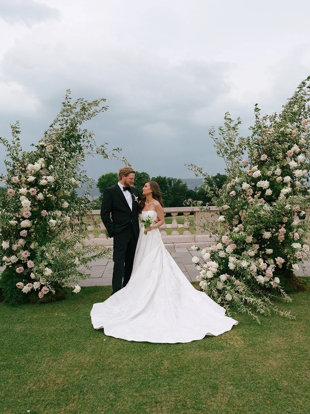 Three months of The Terrions 🥂

Photo + Video: @mollymeetsmagic / team: @orionalvaradofilms, @verdandiphoto, @littlelesliephotos 
Venue: #SleepyHollowCountryClub 
Floral + Design: @mattymuskrat 
Planning + Design: @marianfrancesevents
Rentals: @casa