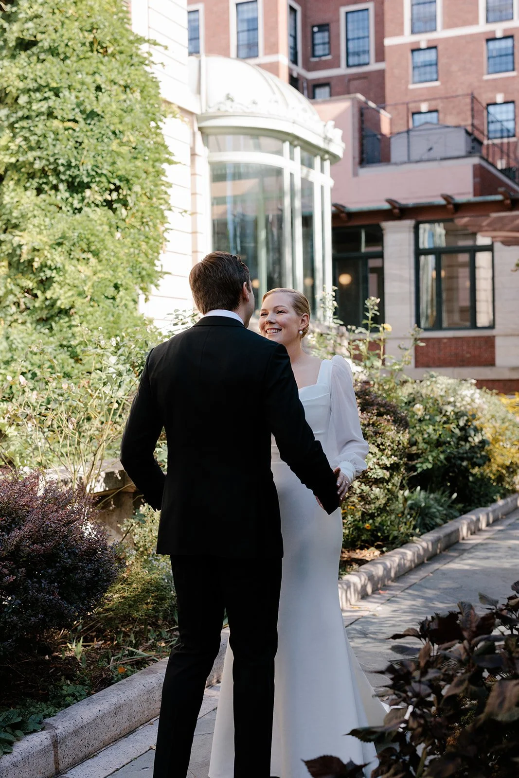 Louise + Shaun | Photo: Vik Moon | Florals: Lulo Floral | Venue: Cooper Hewitt