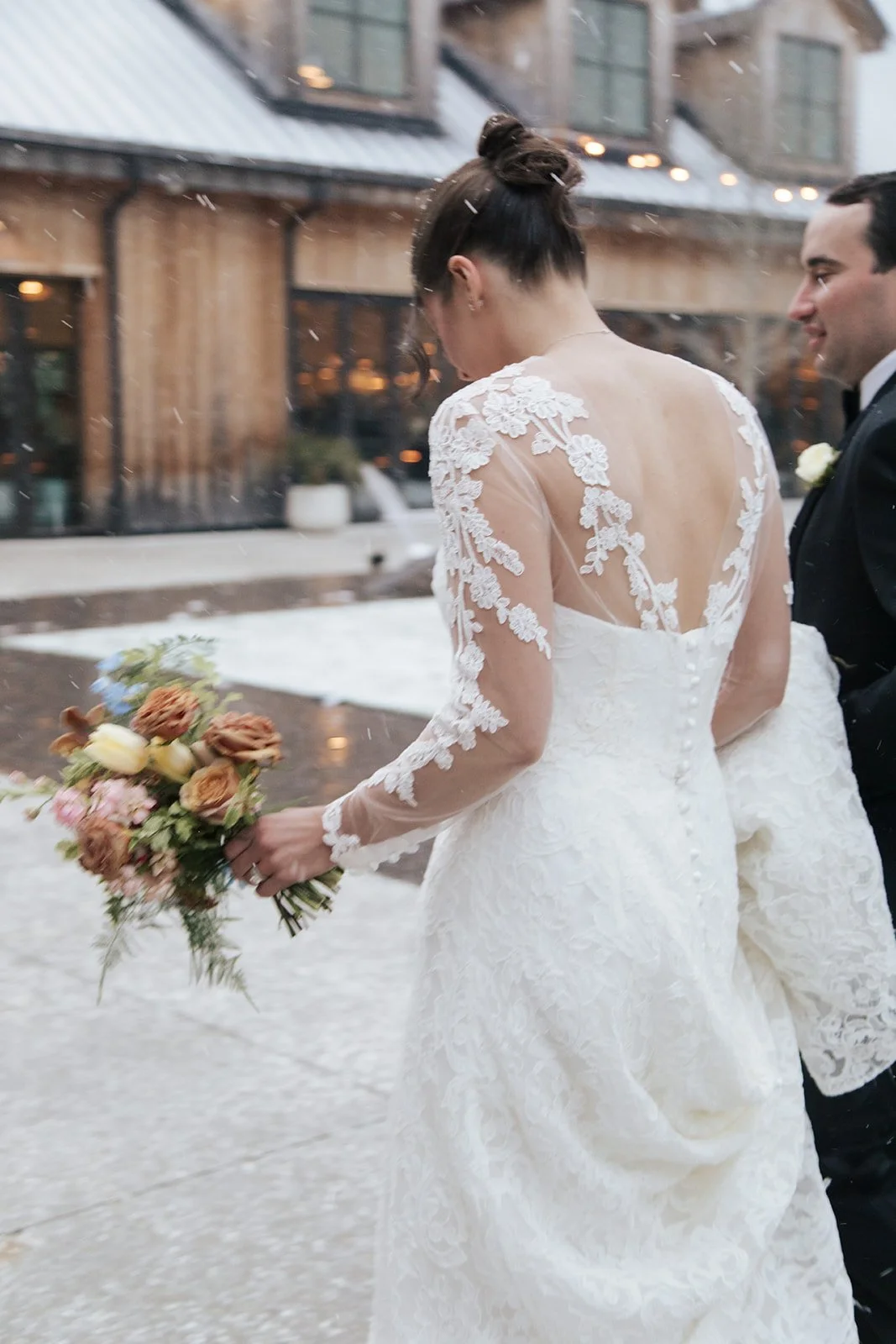 Raven + Alex | Photographer: Jennifer Austin | Florals: The Bearded Florist | Venue: The Dunlin