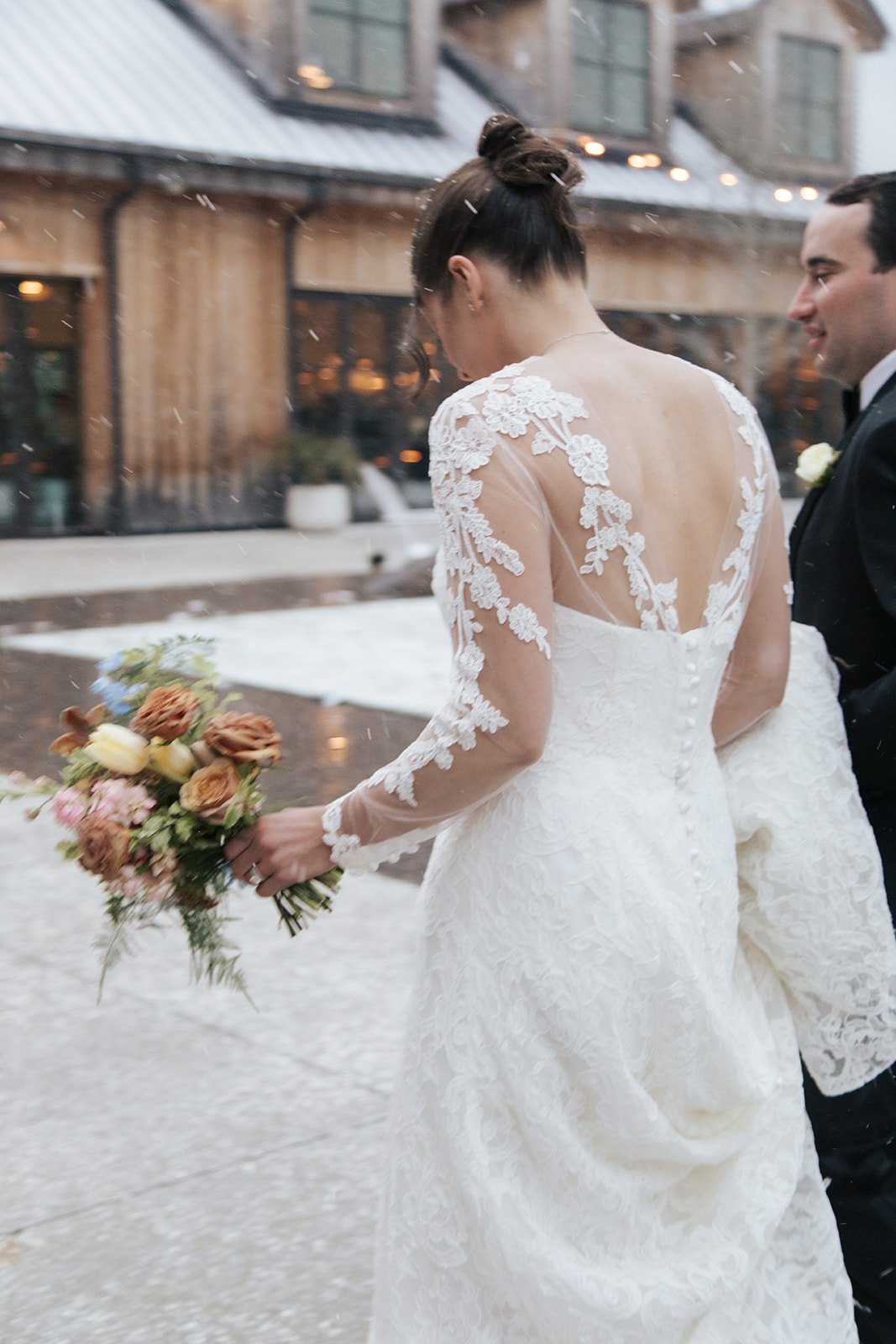 Raven + Alex | Photographer: Jennifer Austin | Florals: The Bearded Florist | Venue: The Dunlin
