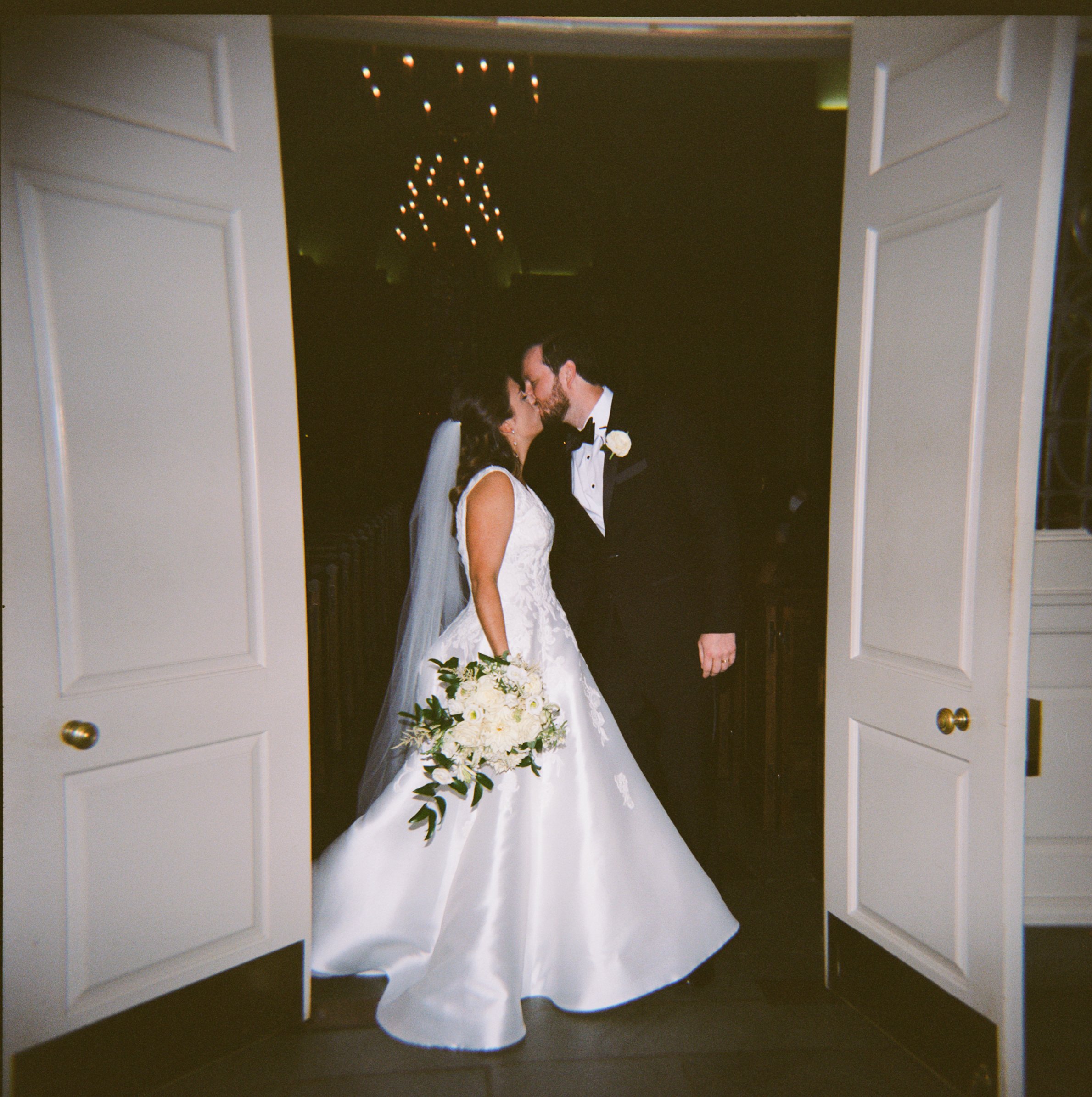 Maggie & Josh | Classic and romantic Charlotte, NC wedding | Photographer: Allison Hammond Creative | Florals: Springvine Designs