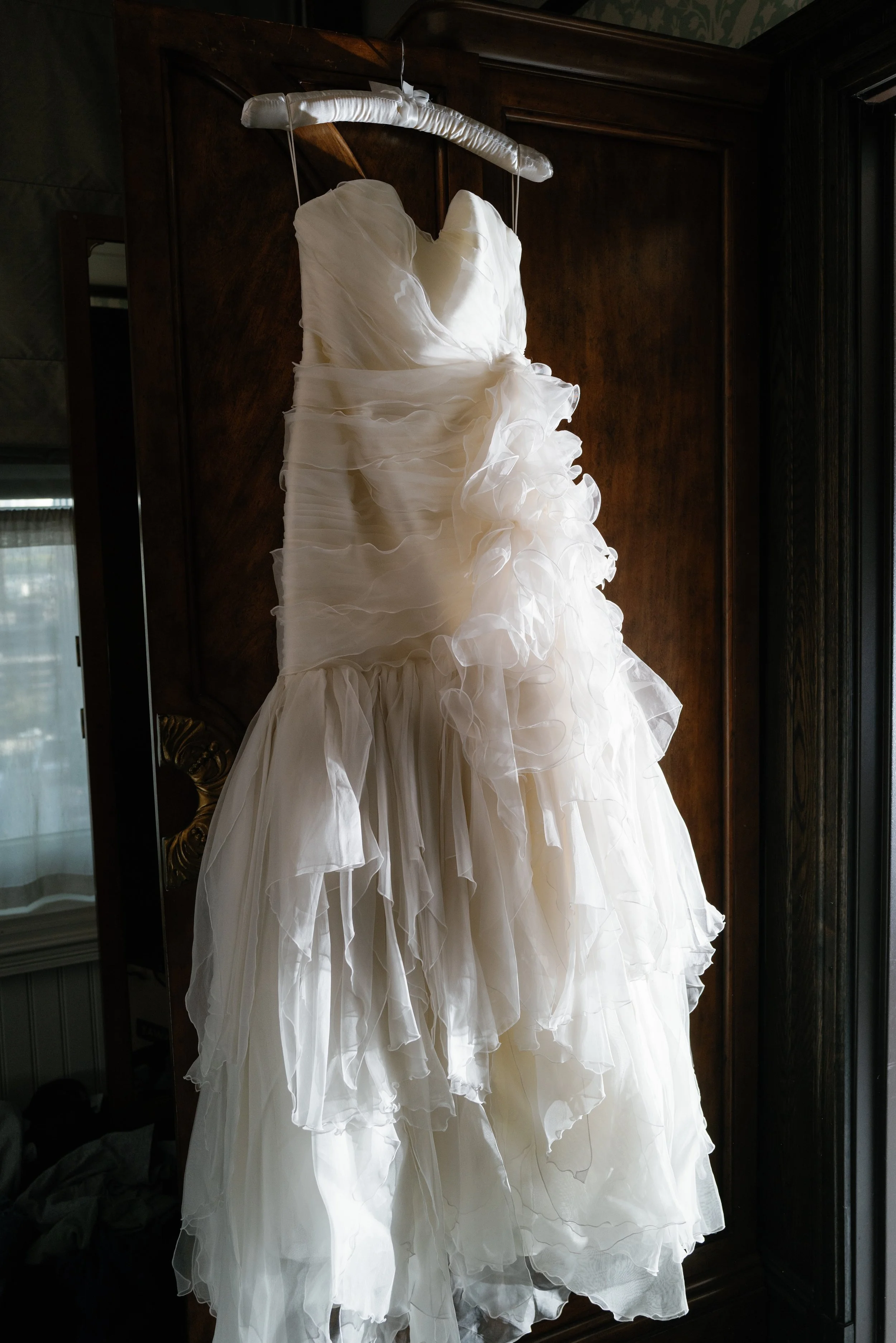 Malika + Spencer | Photographer: Allison Hammond | Florals: Aurora Botanica | Venue: Manhatta 