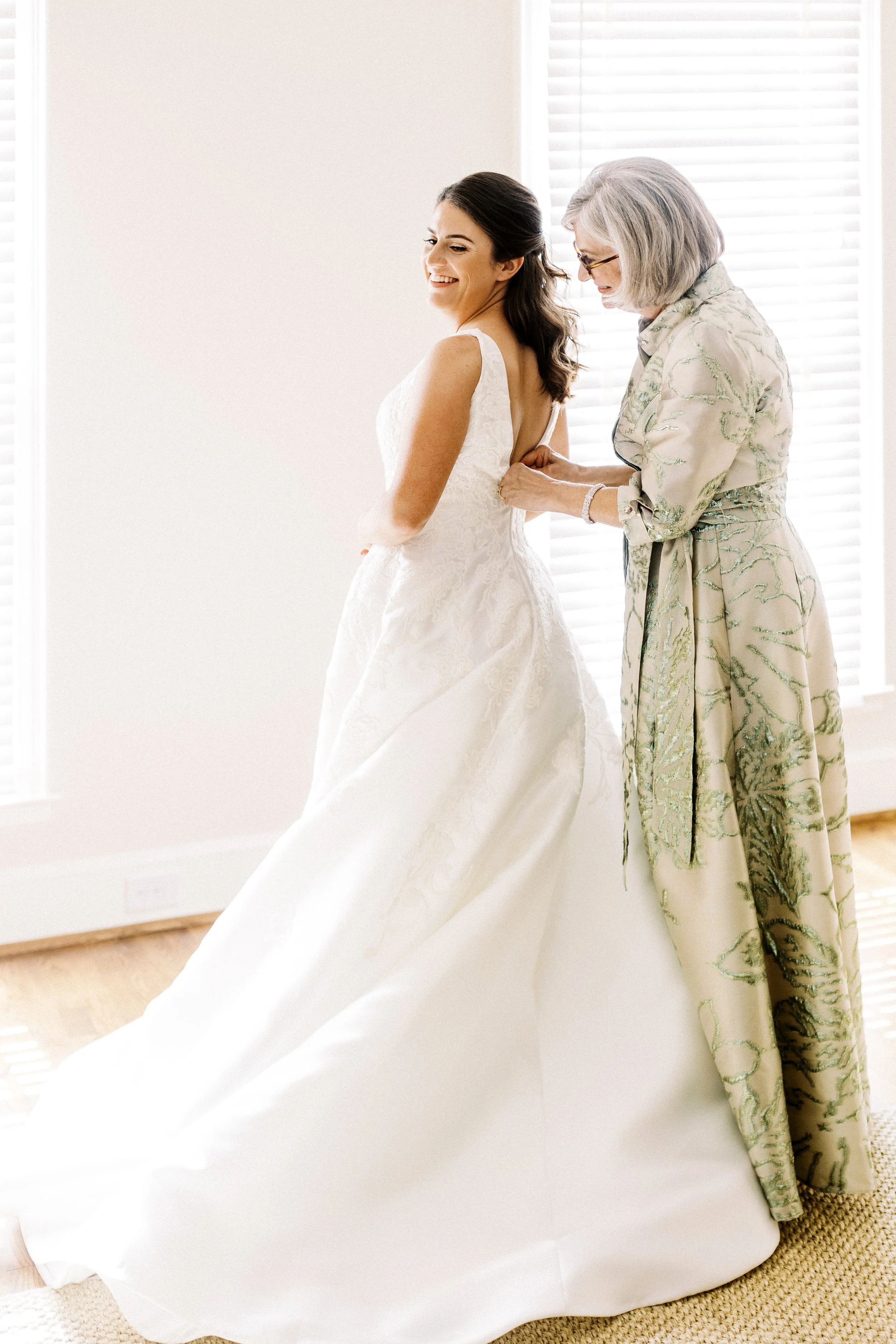 Maggie & Josh | Classic and romantic Charlotte, NC wedding | Photographer: Allison Hammond Creative | Florals: Springvine Designs