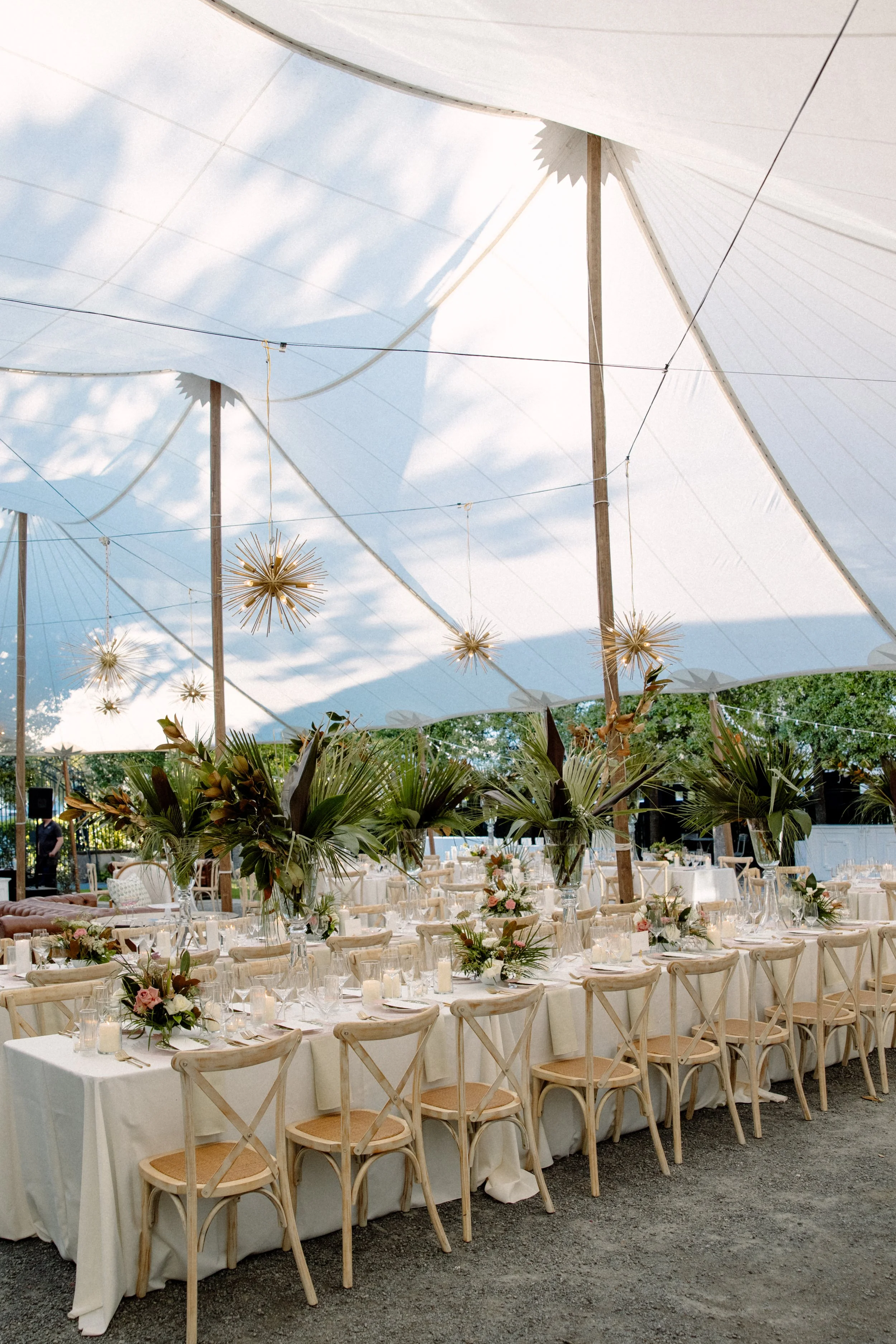 Annie + Geoff | Photographer: Janelle Putrich | Florals: Petal & Peach | Venue: The Gibbes Museum of Art 