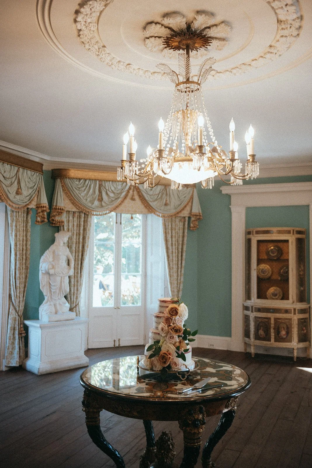 Alyssa + Zach | Photographer: N. Mickle | Florals: Moonlight Iris Designs | Venue: William Aiken House