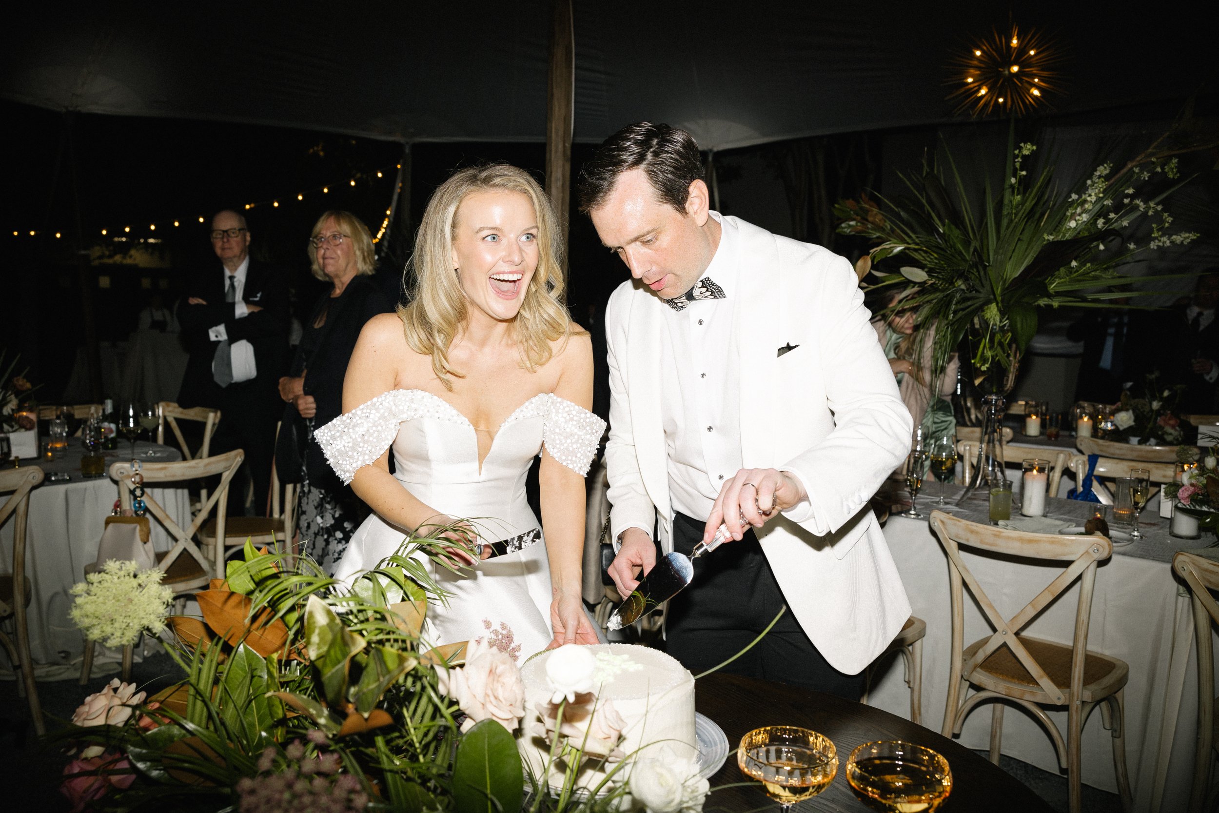 Annie + Geoff | Photographer: Janelle Putrich | Florals: Petal & Peach | Venue: The Gibbes Museum of Art 