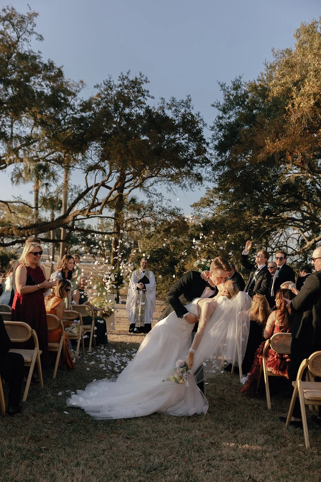 Isabelle + Carl | Photographer: Katie McCuin | Florals: Petaloso | Venue: Kiawah Island Club River Course