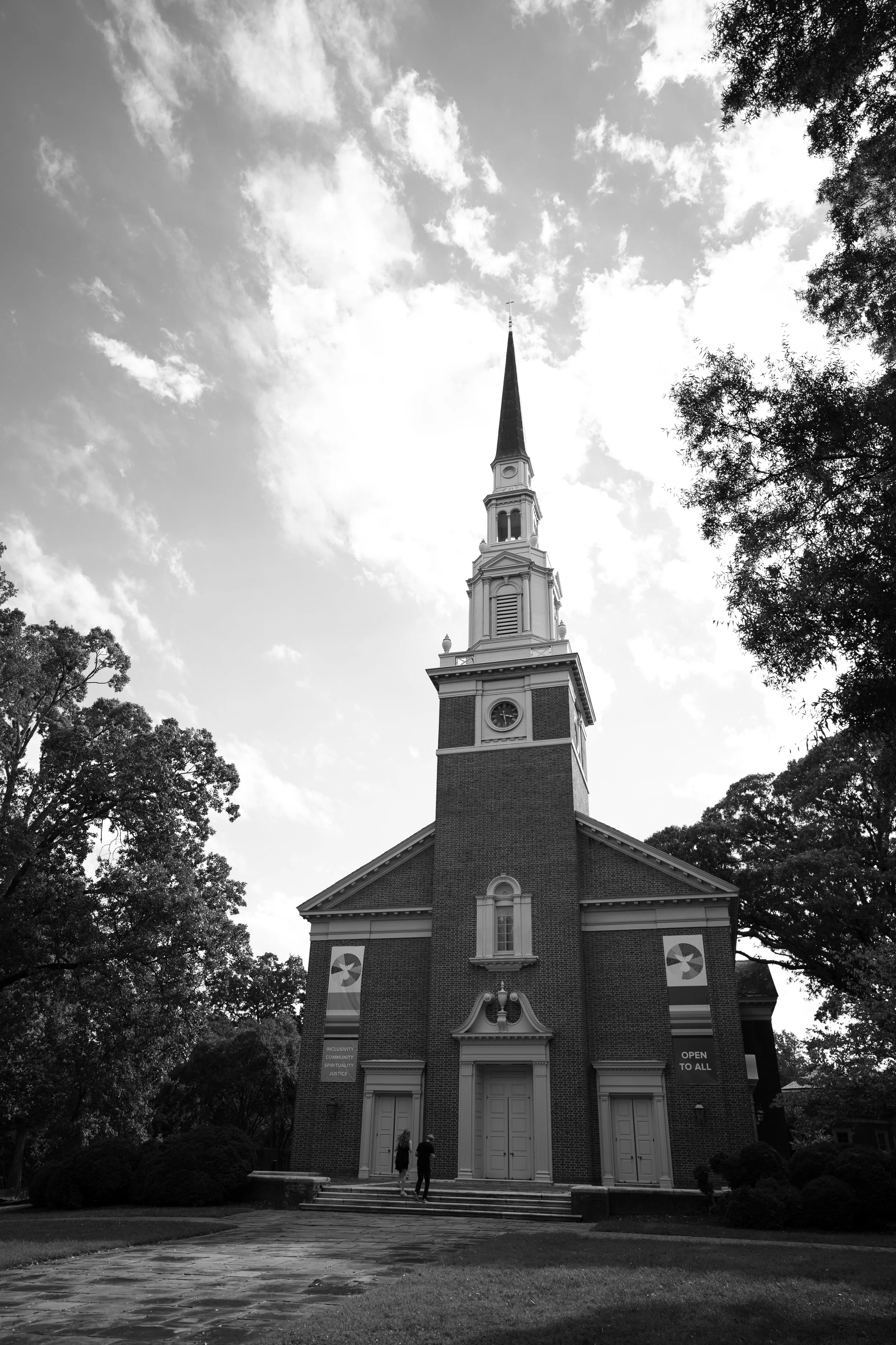 Maggie & Josh | Classic and romantic Charlotte, NC wedding | Photographer: Allison Hammond Creative | Florals: Springvine Designs