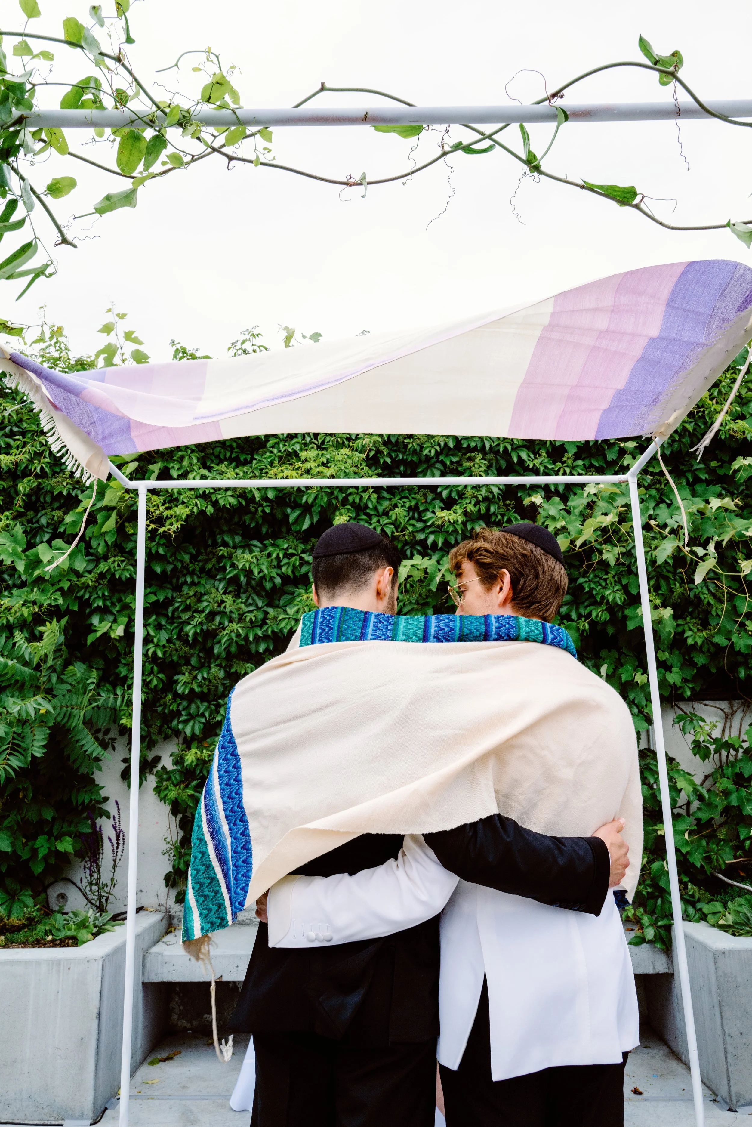 Hugh & Jacob | Venue: 99 Scott, Brooklyn | Photo: Michaela Jelin | Florals: Aurora Botanica