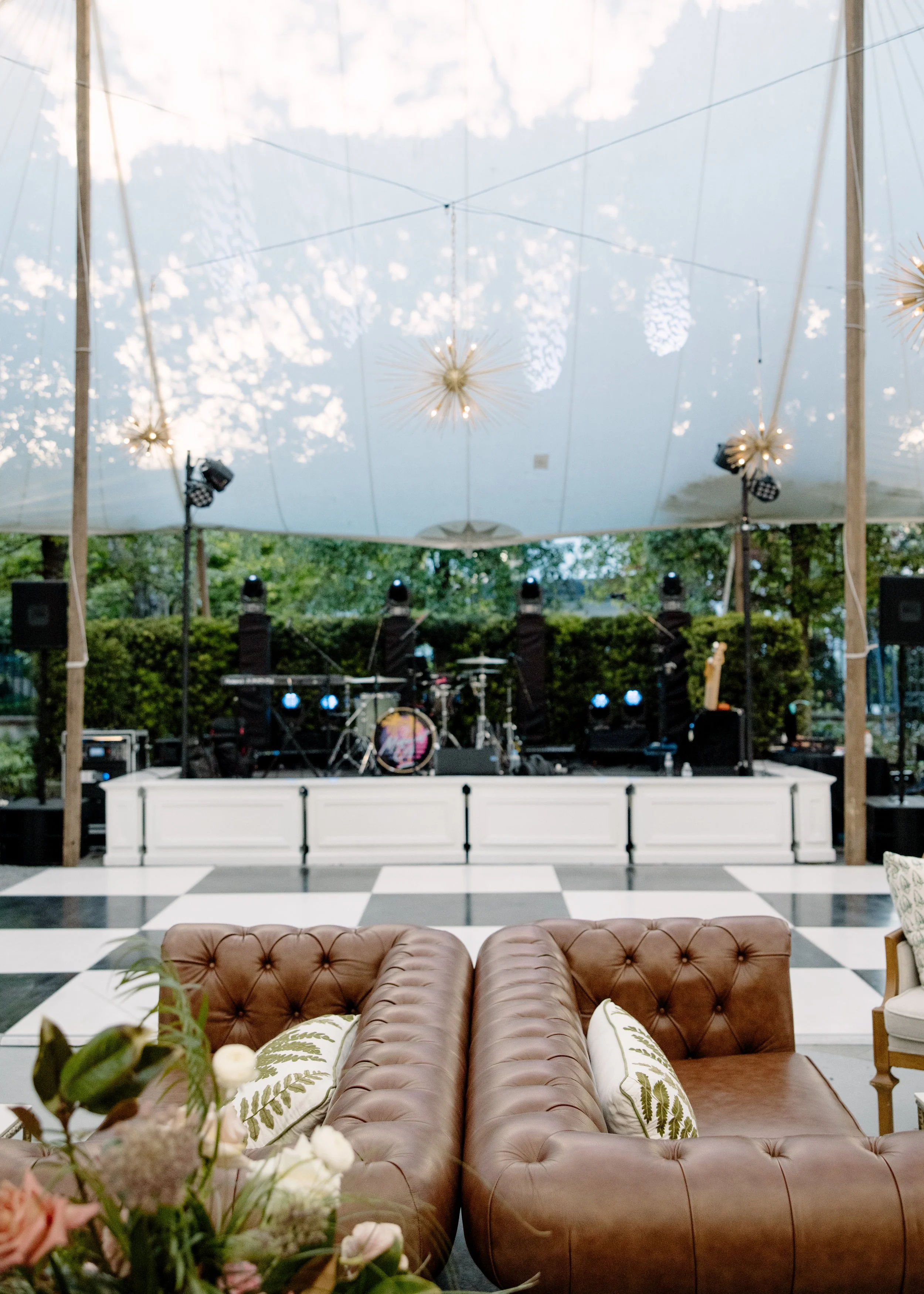 Annie + Geoff | Photographer: Janelle Putrich | Florals: Petal & Peach | Venue: The Gibbes Museum of Art 