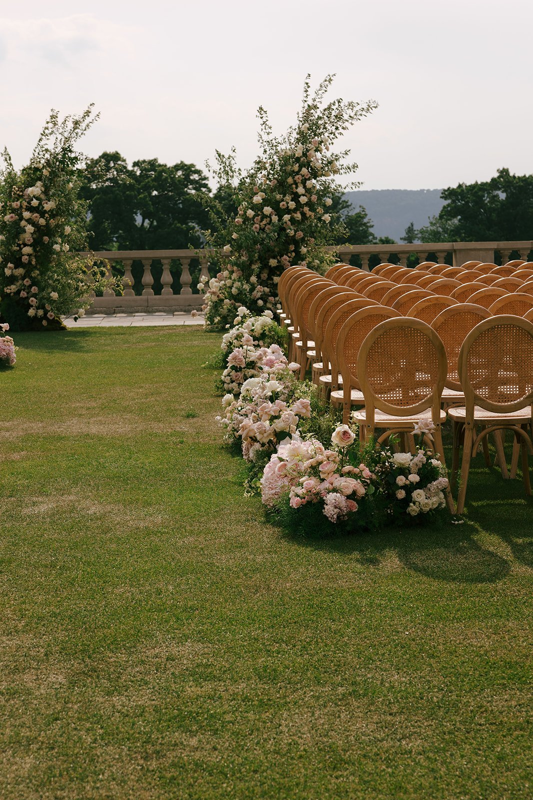 Isa + Cody | Photographer: Molly Adams | Florals: Matthew Muscarella | Venue: Sleepy Hollow Country Club