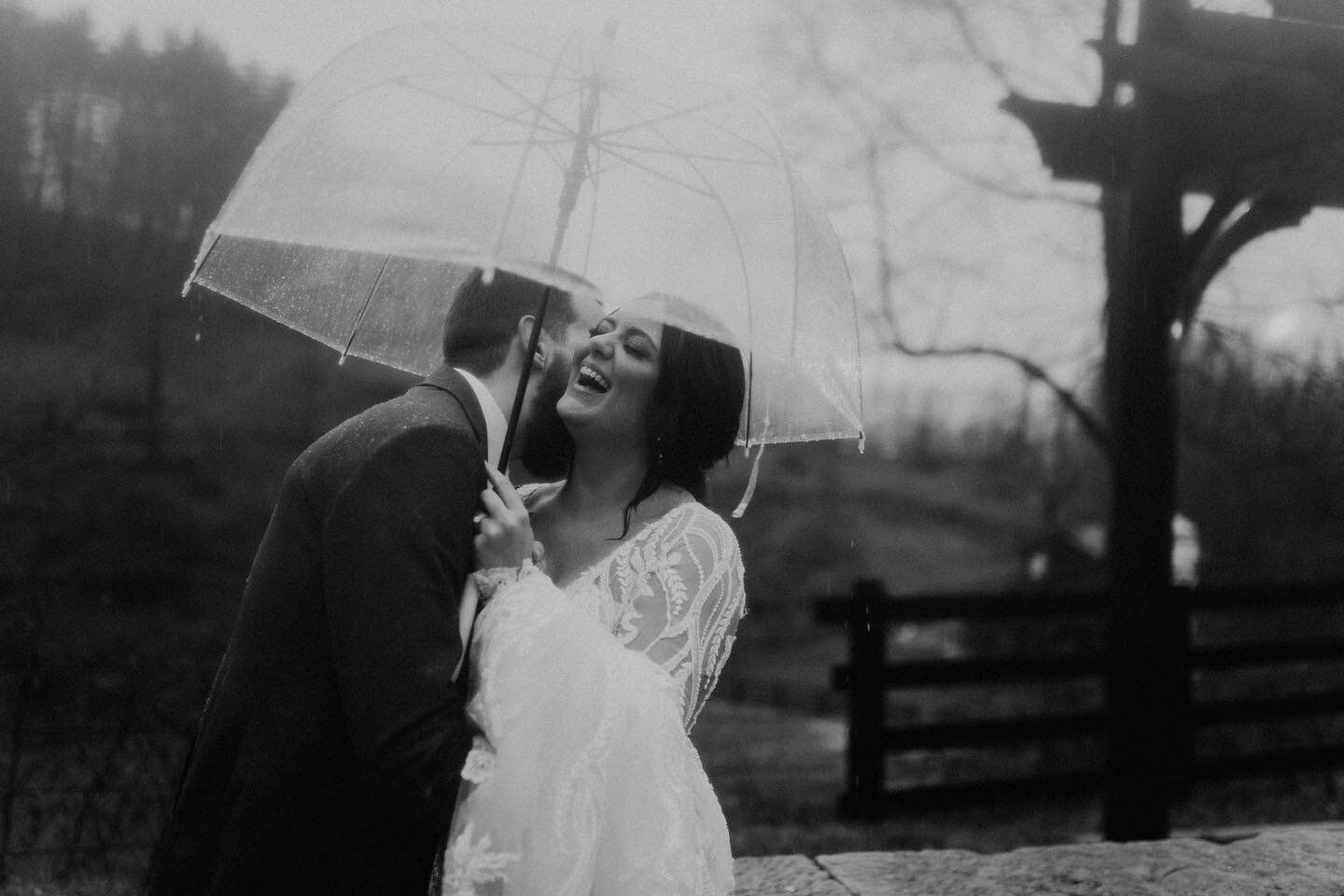 The rain did not stop for one second on Taylor + Jesse&rsquo;s wedding day, but they totally embraced it and made it part of their story! 😍🤍