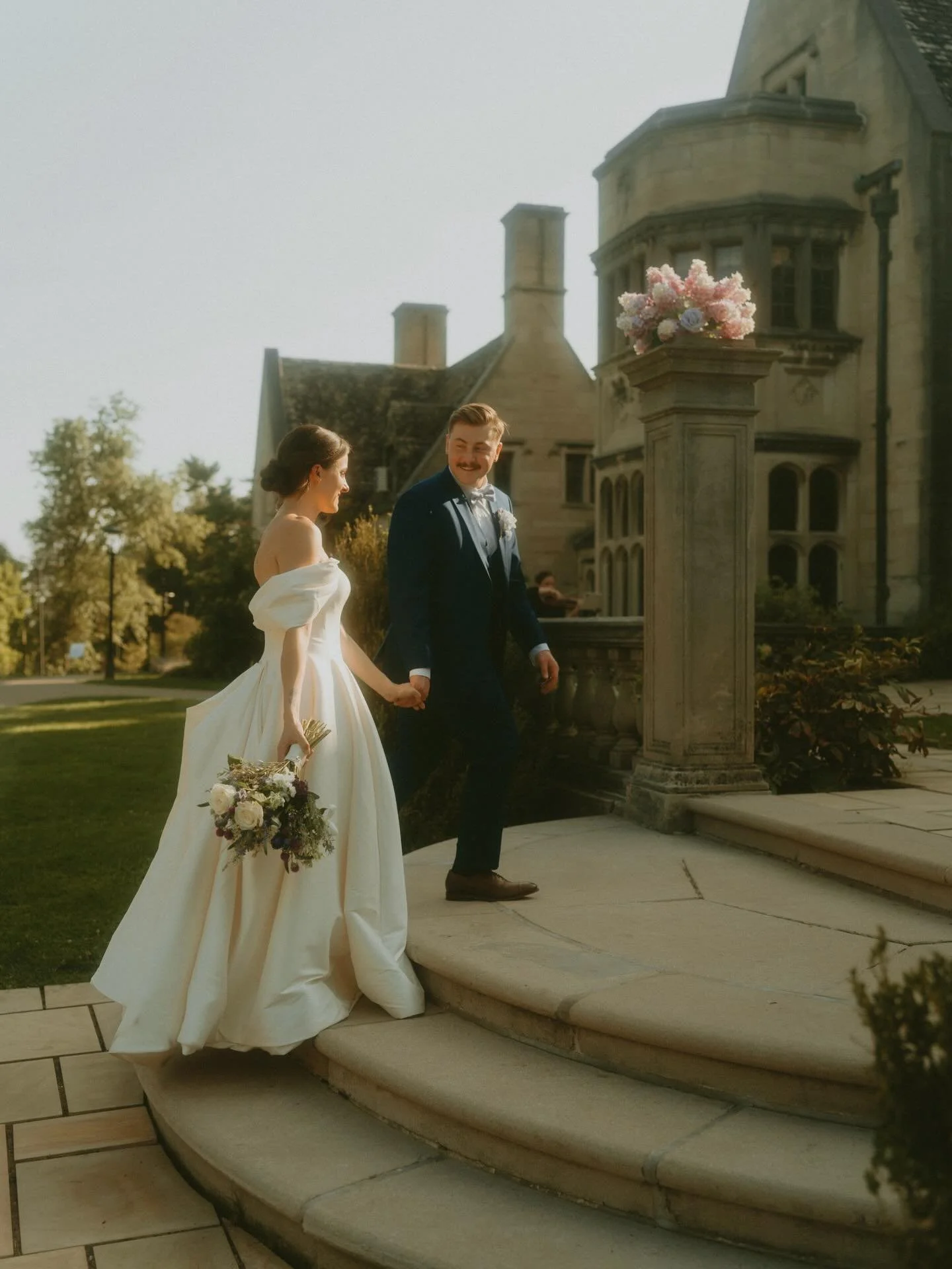 Let me show you guys one of my favorite venues! This is the historic Hartwood Acres Mansion in Allegheny County, PA. 

Cocktails in the courtyard, an outdoor reception amongst the trees, and the most stunning backdrop for portraits. Literally so ench