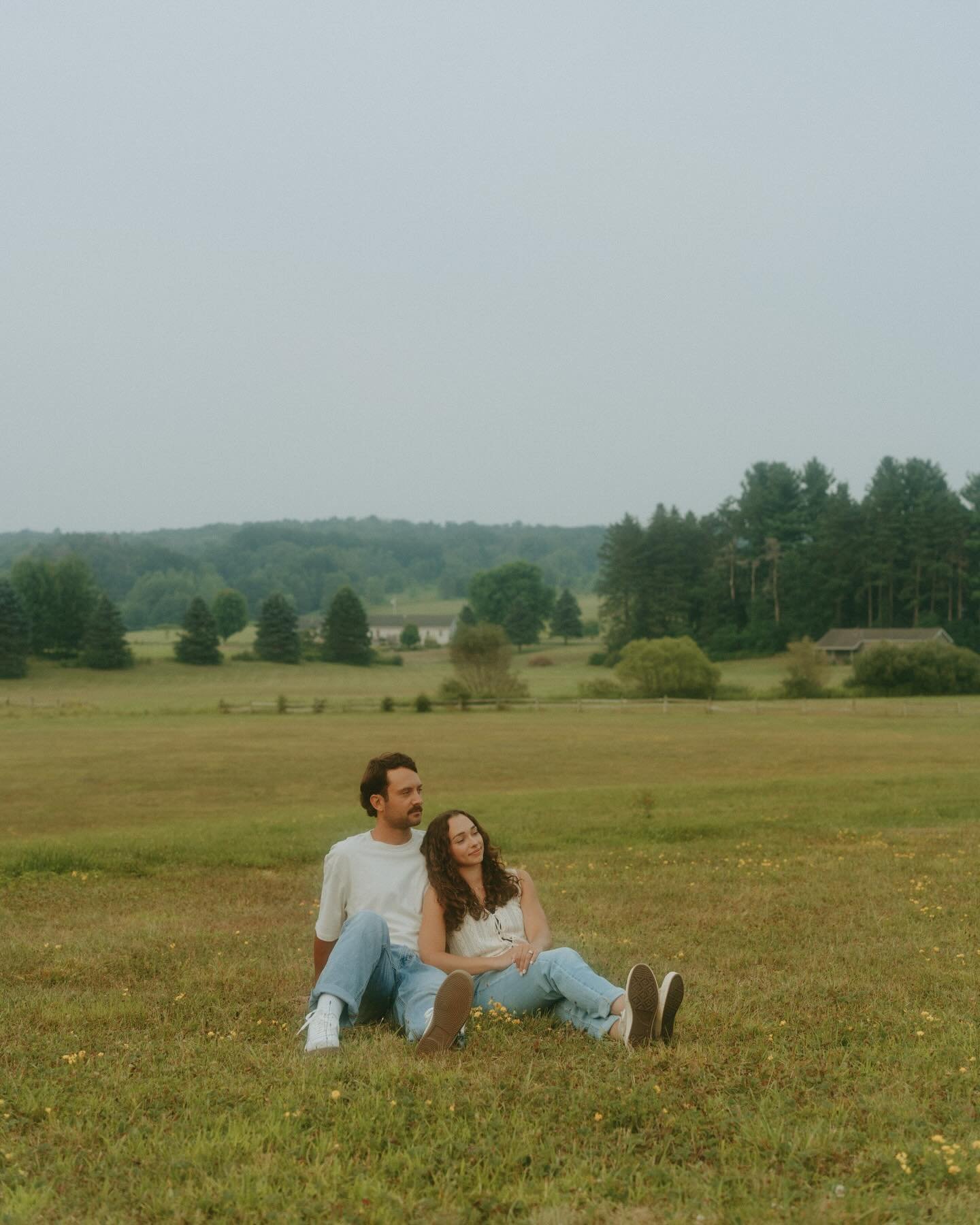 For engagement sessions I always recommend mixing a beautiful scenery spot with a sentimental location&mdash;where you got engaged, your favorite coffee shop, bar, etc. It makes the photos so much more personal. Oh and here&rsquo;s an example :) 🫶🏻